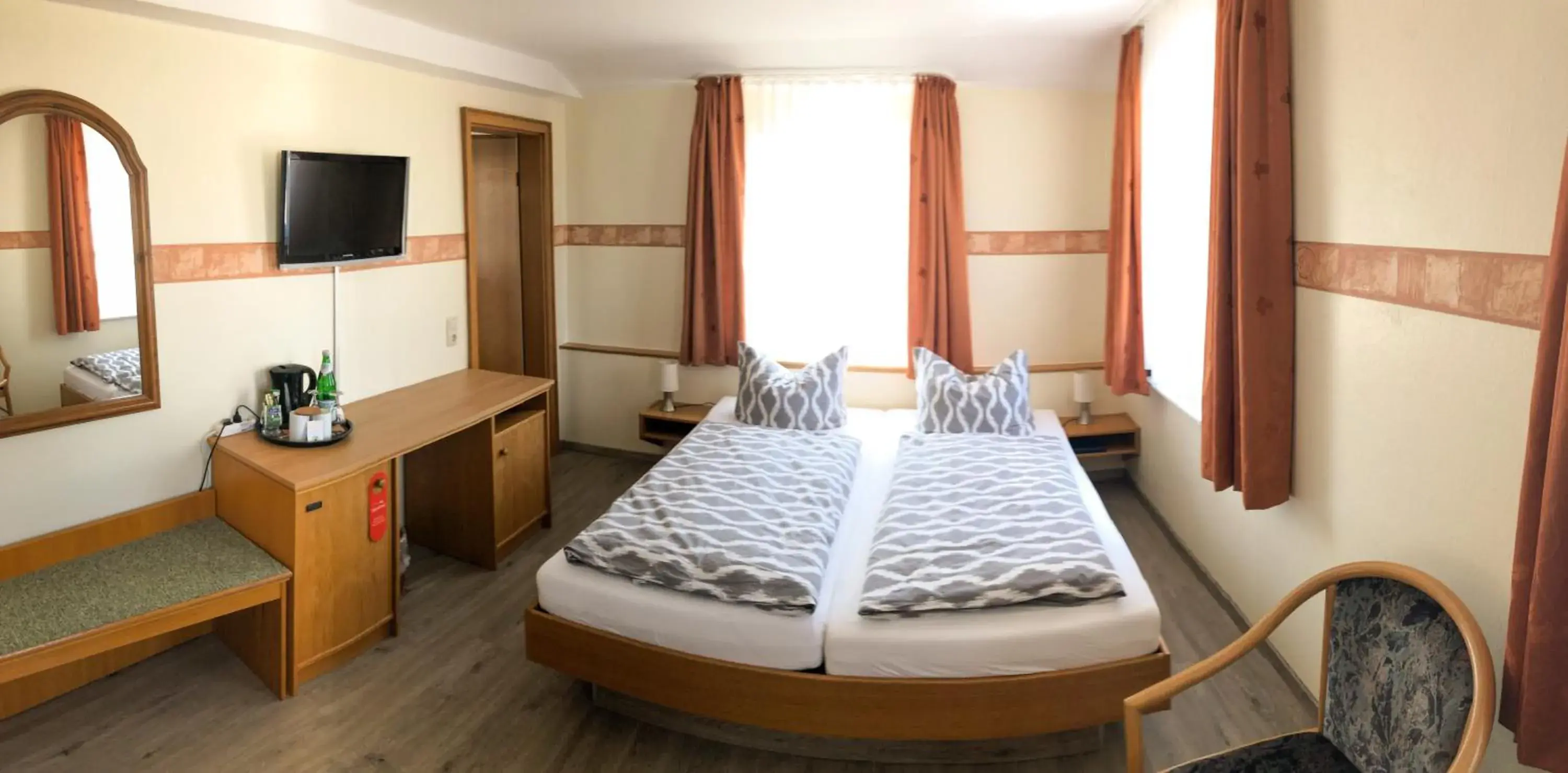 Economy Double Room 13 in Kastanienhof Hotel garni Economy Double Room 13 in Kastanienhof Hotel garni