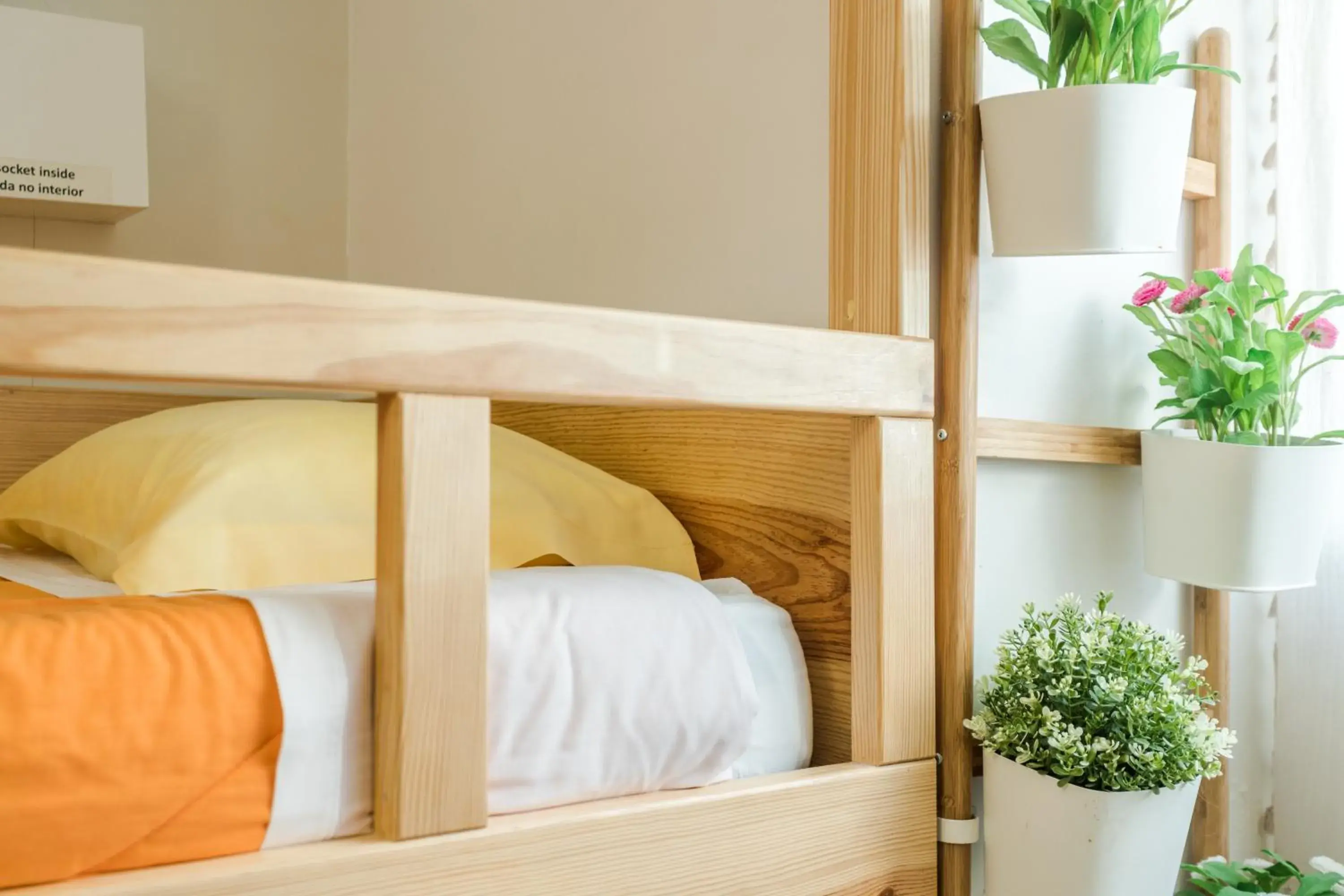 Bed in 10-Bed Mixed Dormitory Room in Lisboa Central Hostel Bed in 10-Bed Mixed Dormitory Room in Lisboa Central Hostel