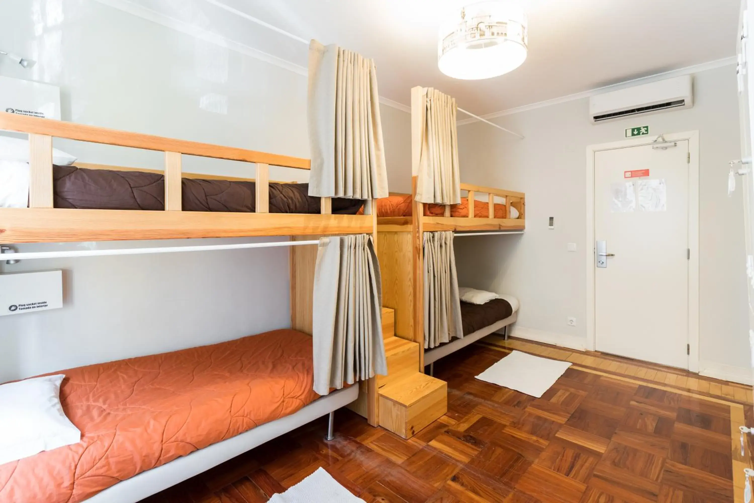 Bed in 4-Bed Mixed Dormitory Room in Lisboa Central Hostel Bed in 4-Bed Mixed Dormitory Room in Lisboa Central Hostel