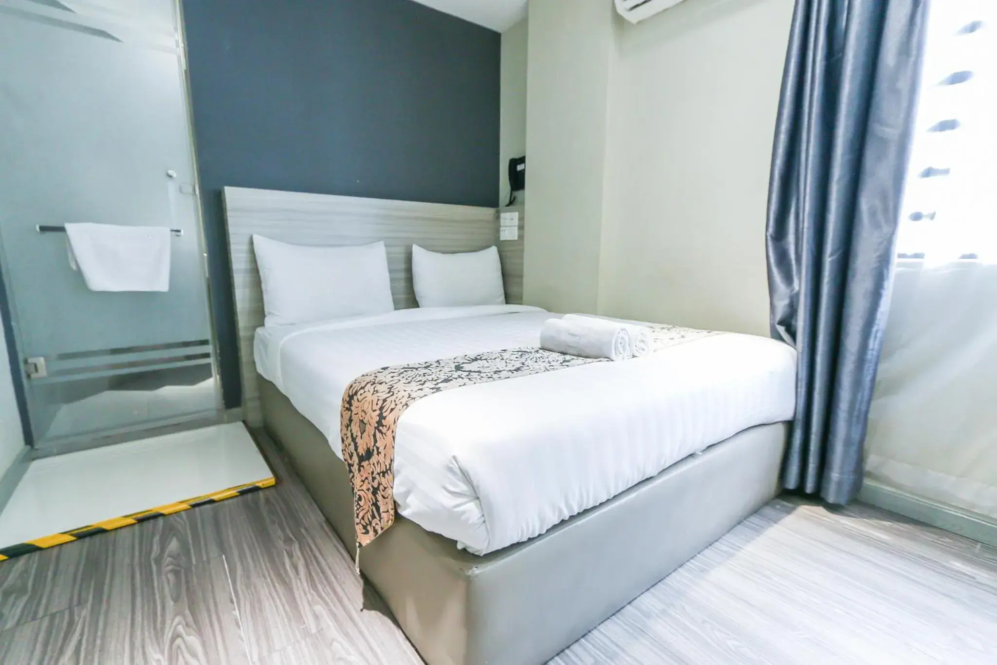 Standard Queen Room with Window in Hotel 99 Kepong Standard Queen Room with Window in Hotel 99 Kepong