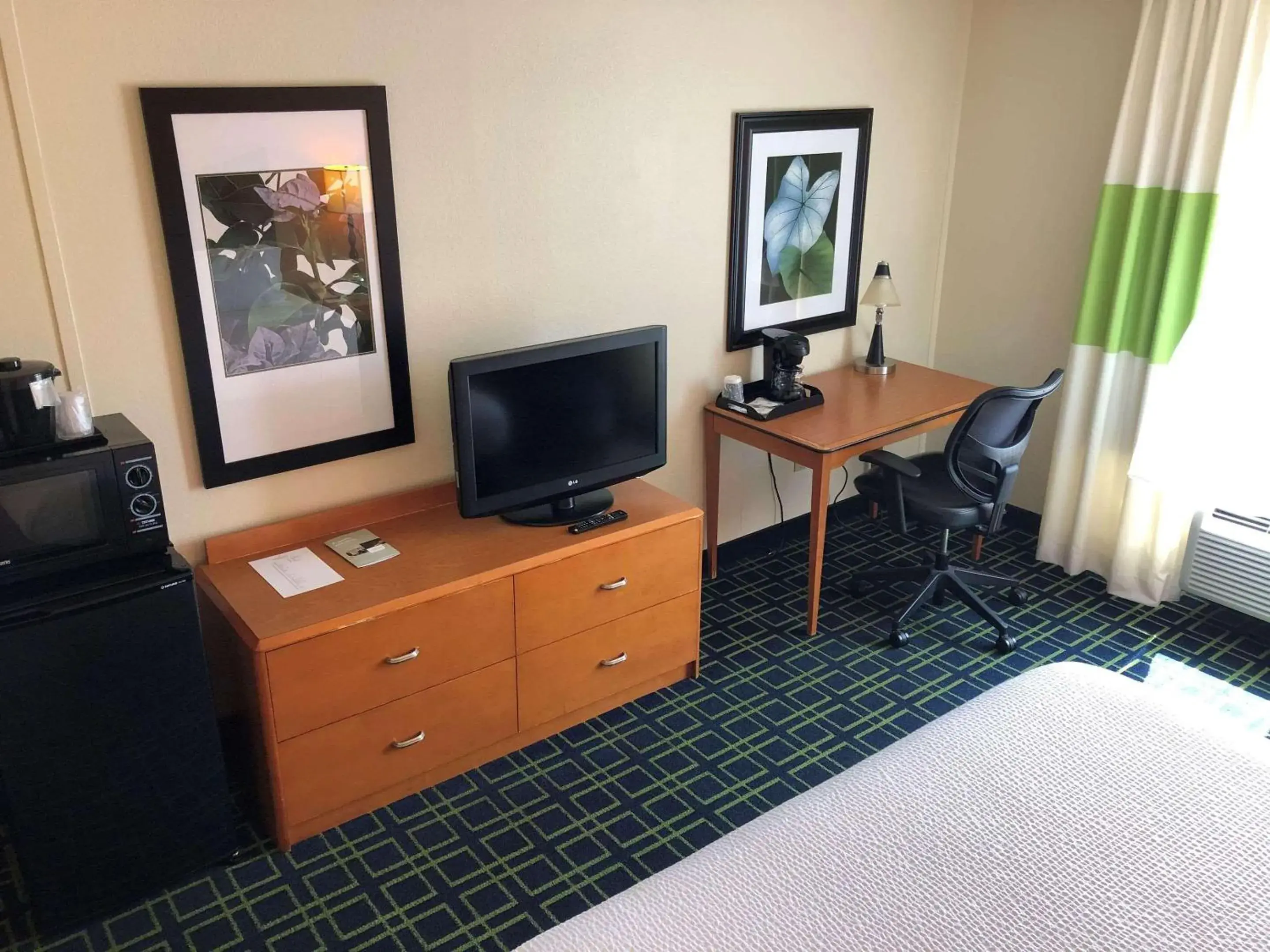 Double Room with Two Double Beds - Mobility Access/Non-Smoking in Country Inn & Suites by Radisson, Fayetteville I-95, NC Double Room with Two Double Beds - Mobility Access/Non-Smoking in Country Inn & Suites by Radisson, Fayetteville I-95, NC