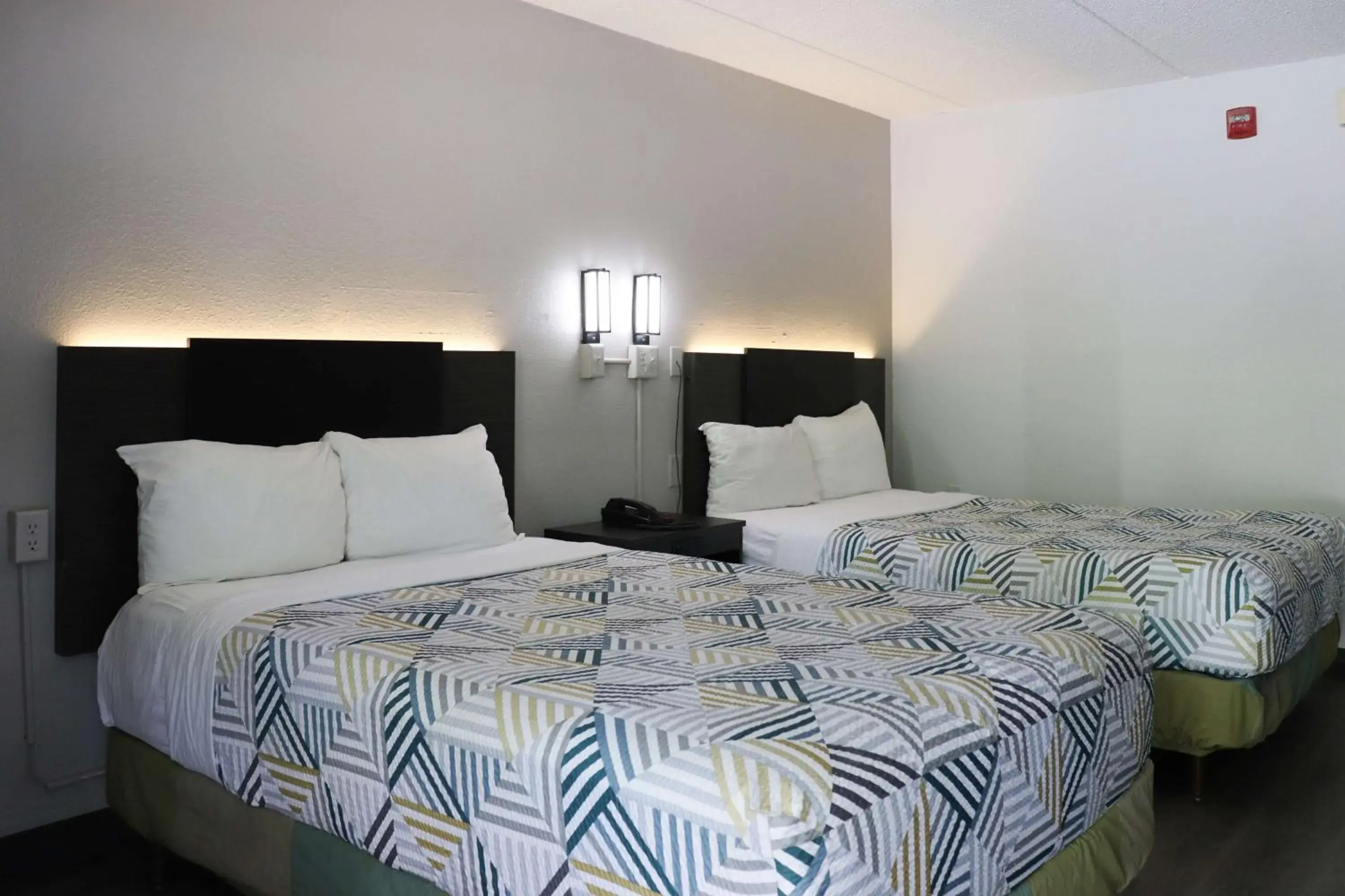 Quadruple Room - Disability Access - Roll in Shower in Motel 6-Birmingham, AL Quadruple Room - Disability Access - Roll in Shower in Motel 6-Birmingham, AL