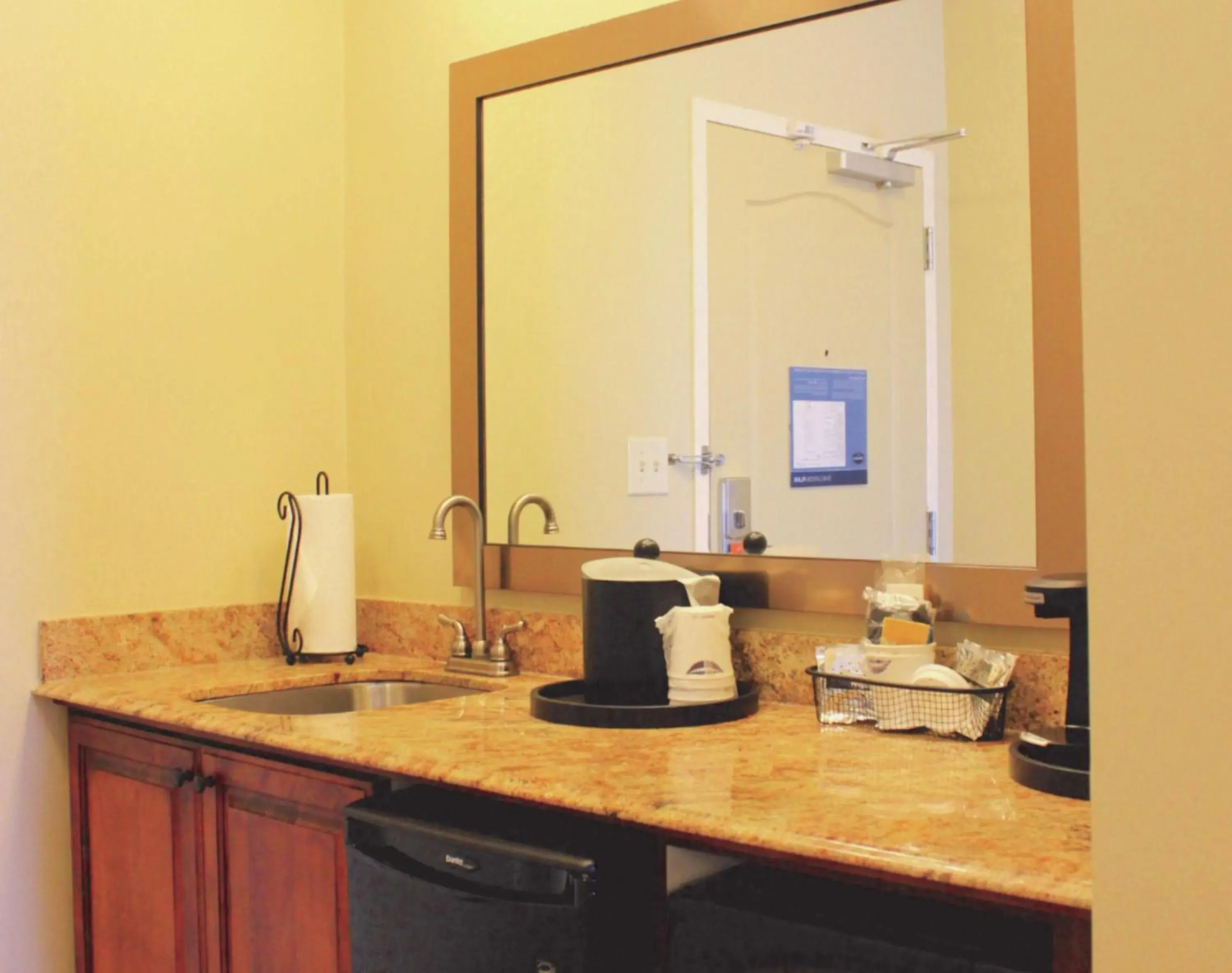 King Suite with Roll-In Shower - Mobility and Hearing Access/Non-Smoking in Hampton Inn & Suites McAllen King Suite with Roll-In Shower - Mobility and Hearing Access/Non-Smoking in Hampton Inn & Suites McAllen