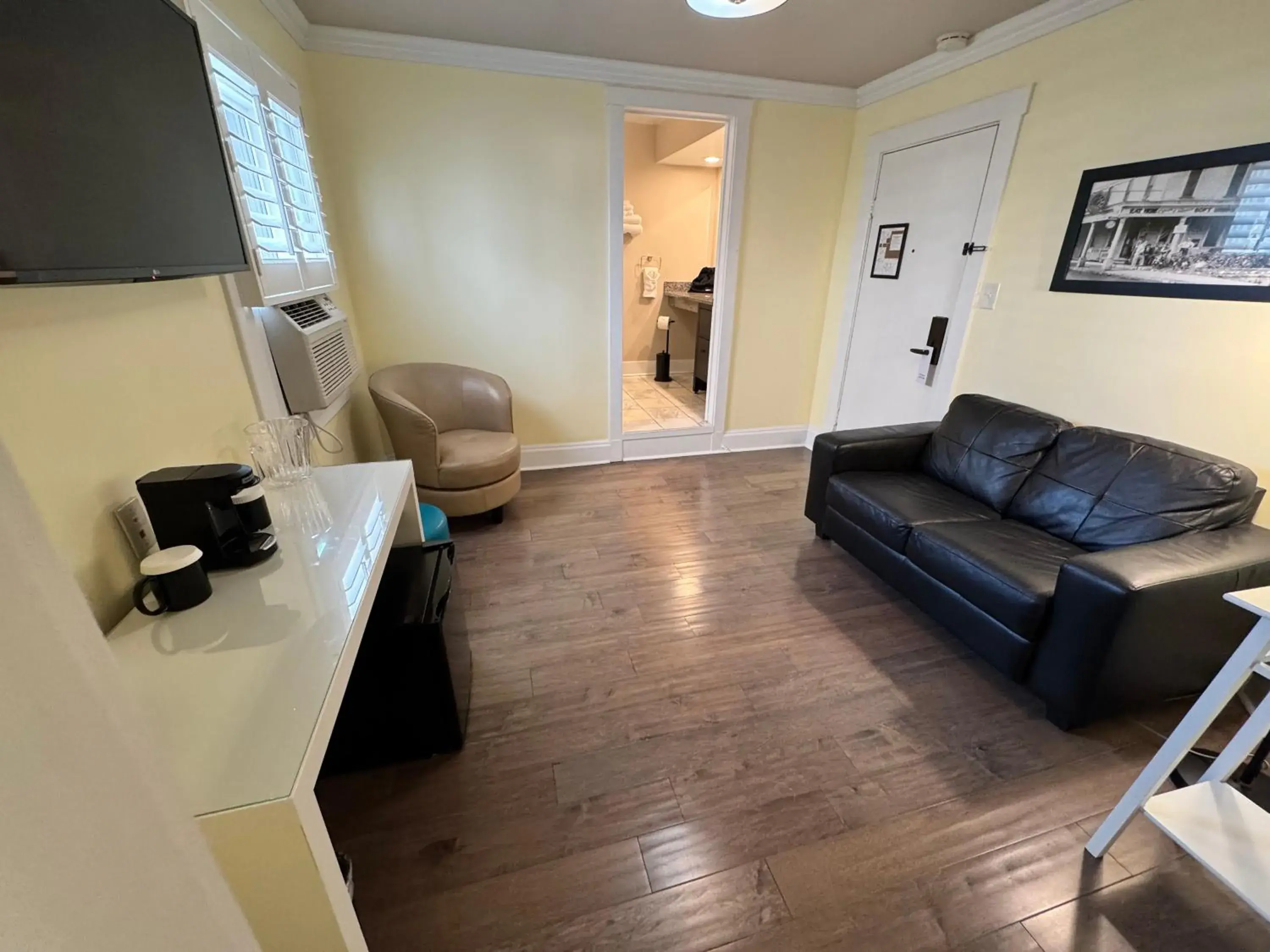 Superior King Room in The Sherman Inn Superior King Room in The Sherman Inn