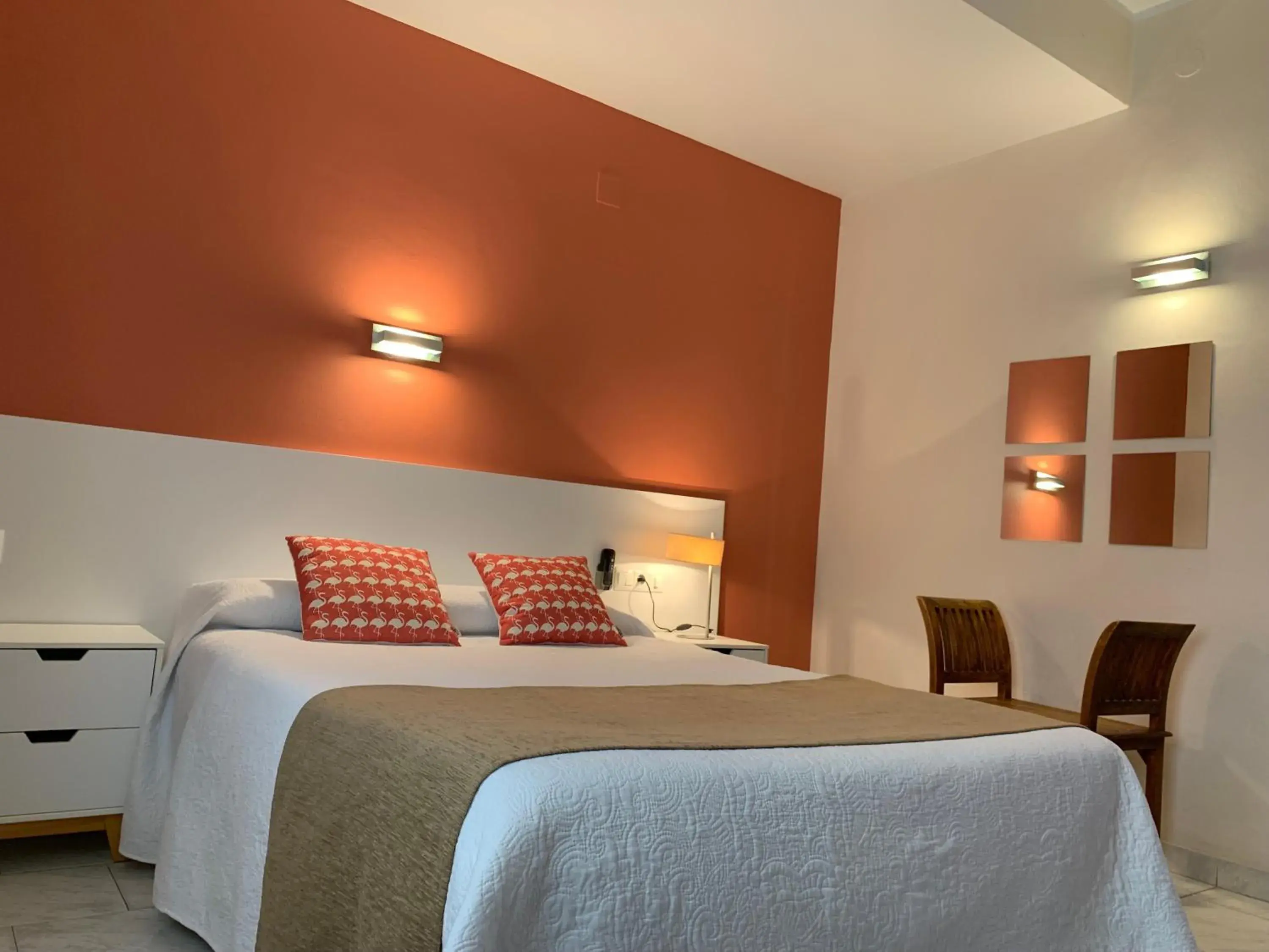 Double or Twin Room - single occupancy in Hotel Restaurant Llansola Double or Twin Room - single occupancy in Hotel Restaurant Llansola