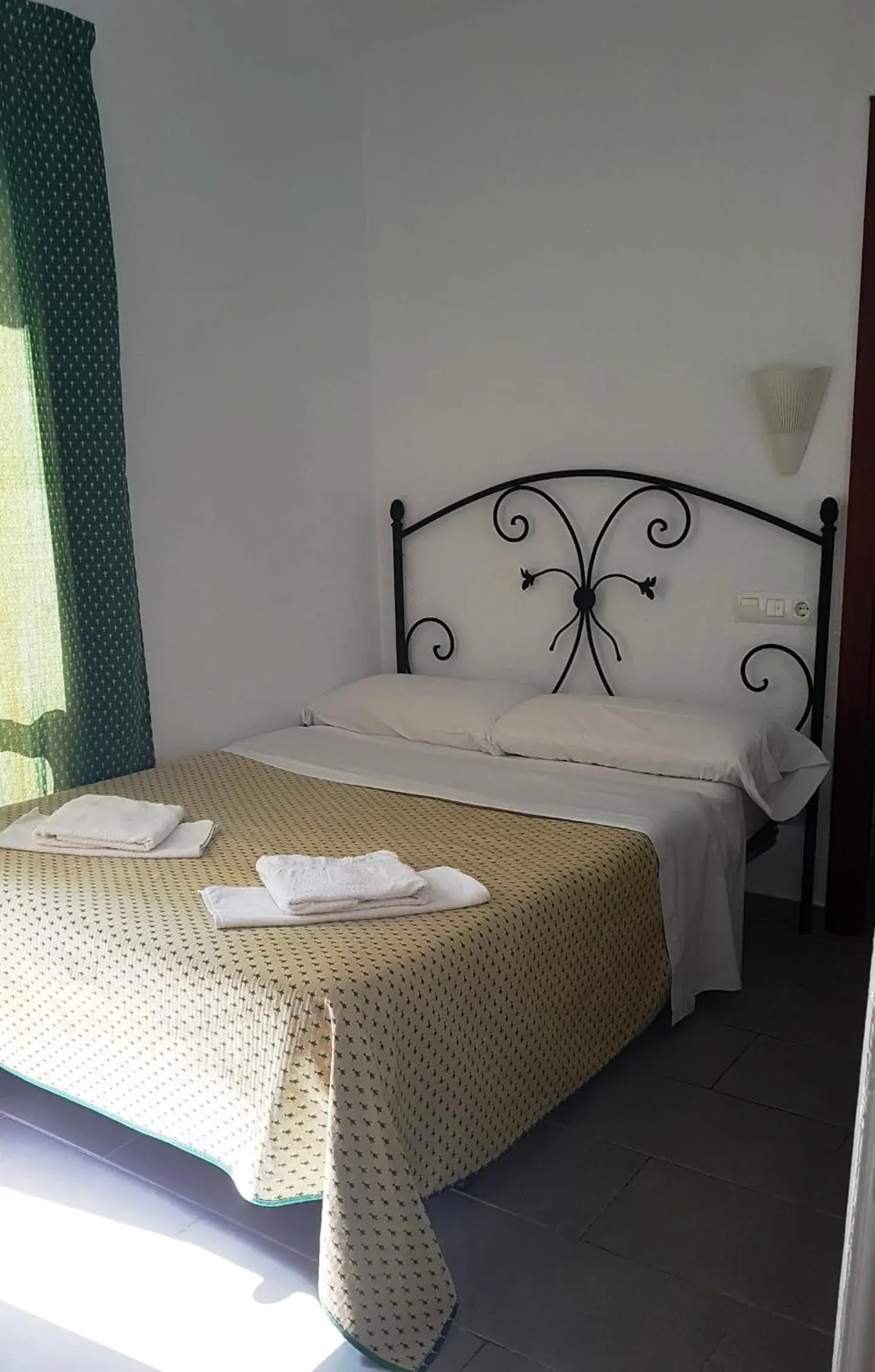 Interior Double Room in Hostal Isabel Interior Double Room in Hostal Isabel