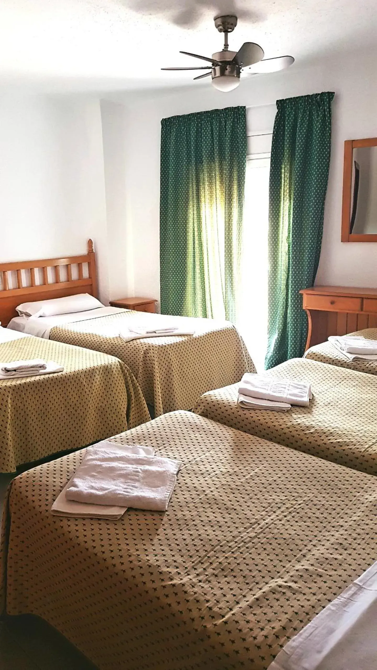 Exterior Quintuple Room in Hostal Isabel Exterior Quintuple Room in Hostal Isabel