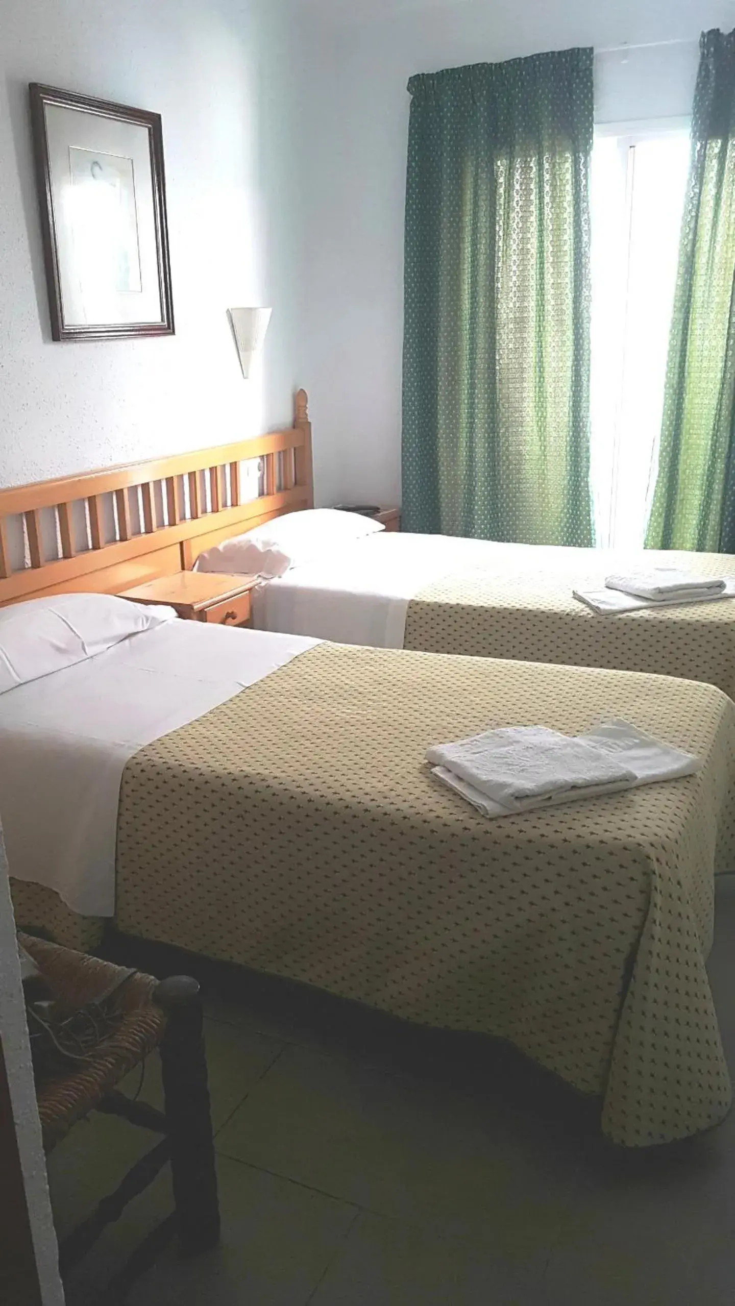 Interior twin room in Hostal Isabel Interior twin room in Hostal Isabel