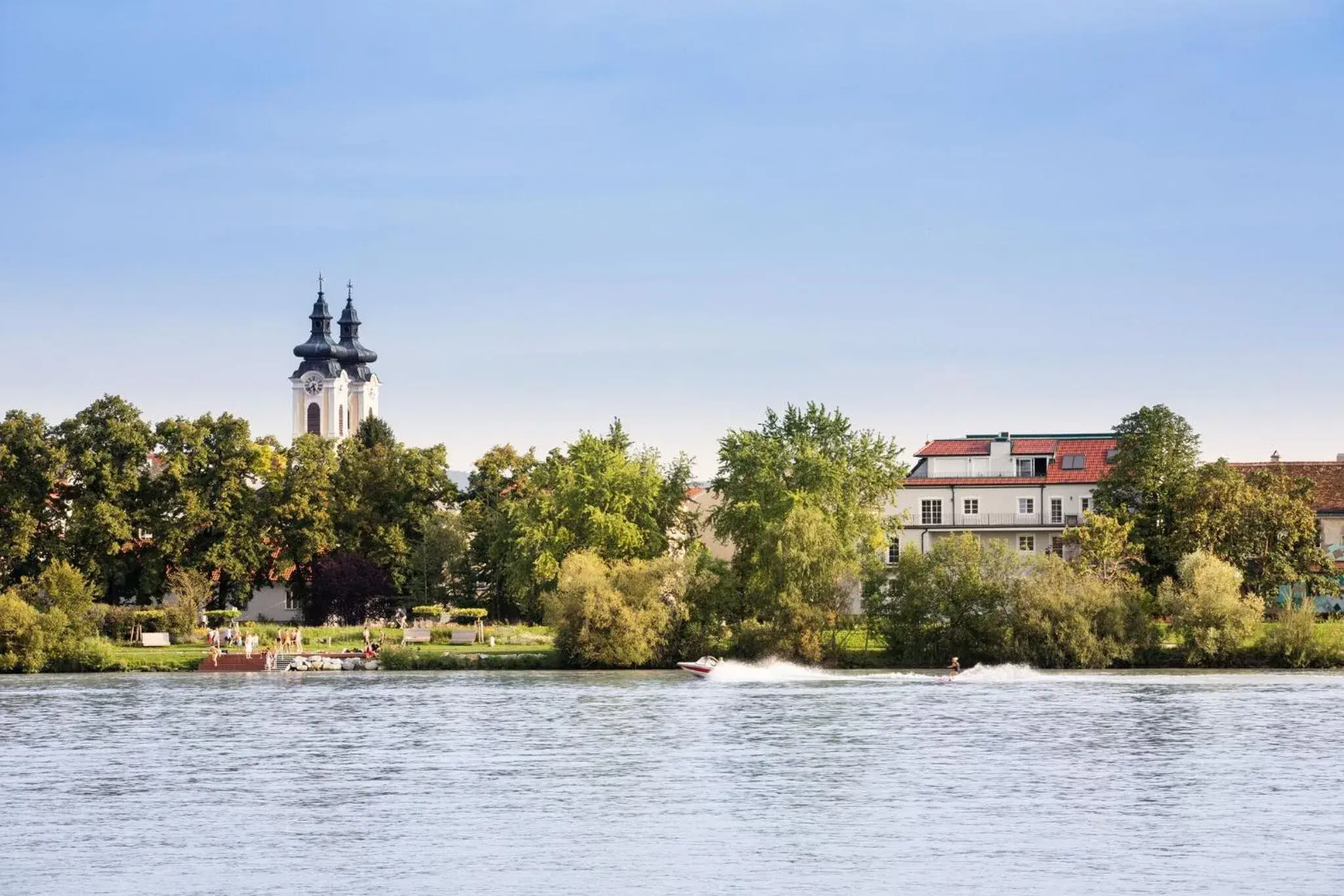 Double Room with Danube View - single occupancy in Hotel Nibelungenhof Double Room with Danube View - single occupancy in Hotel Nibelungenhof