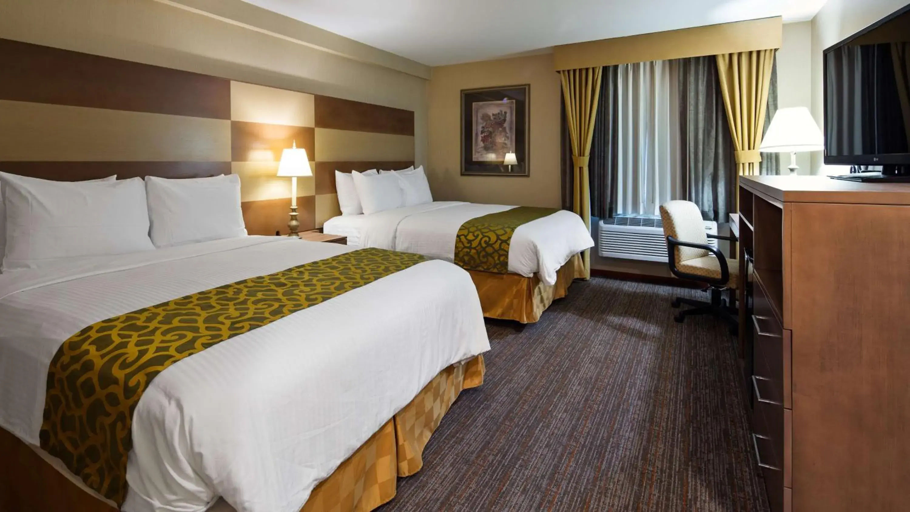 Double Room with Two Double Beds in Best Western Queens Court Double Room with Two Double Beds in Best Western Queens Court