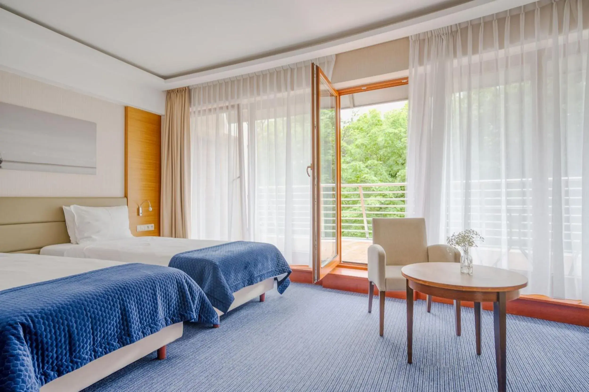 Comfort Double or Twin Room Access to Swimming Pool and Sauna in Hotel Dom Zdrojowy Resort & SPA - Destigo Hotels Comfort Double or Twin Room Access to Swimming Pool and Sauna in Hotel Dom Zdrojowy Resort & SPA - Destigo Hotels