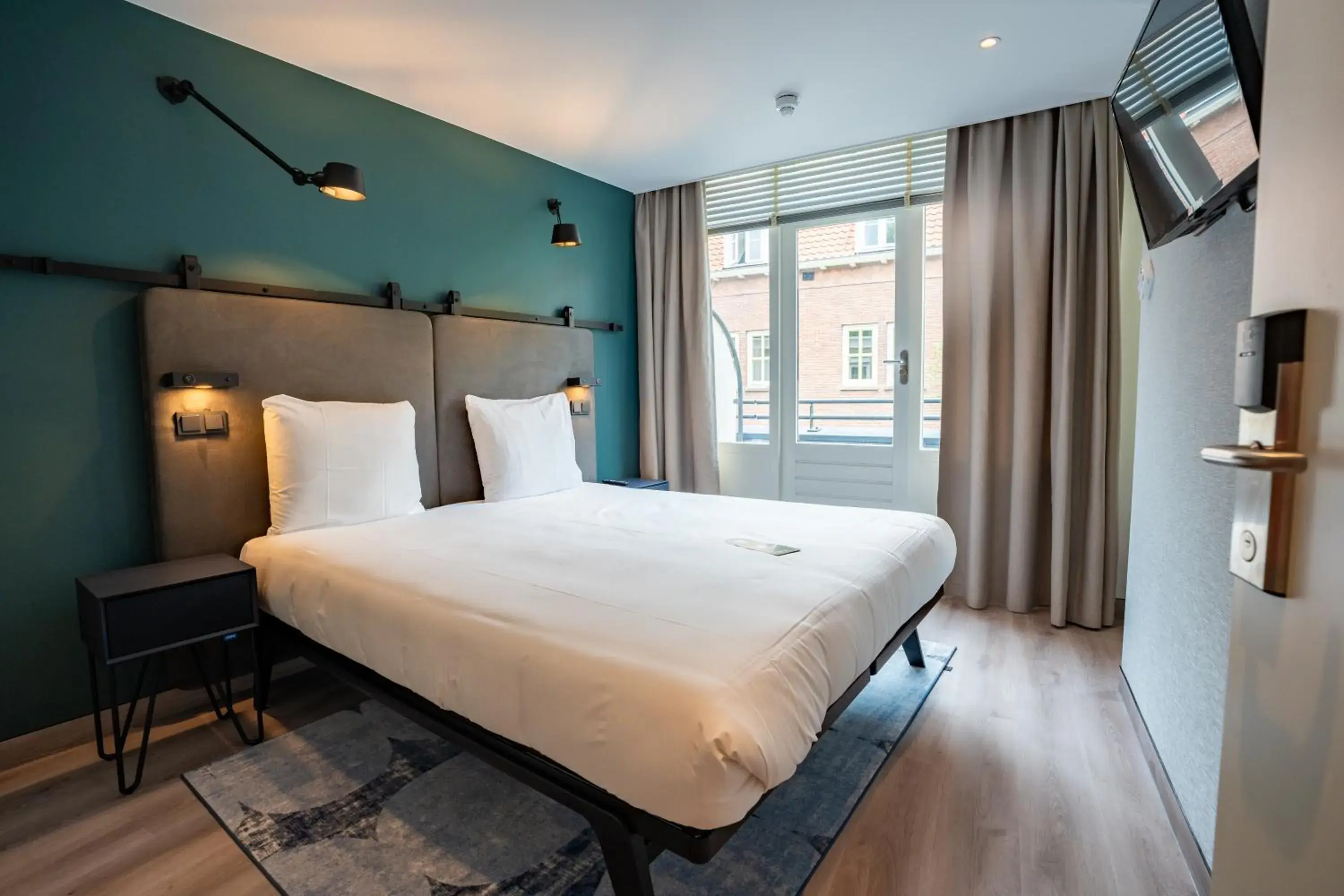 Comfort Double Room in Hotel Kontakt der Kontinenten Comfort Double Room in Hotel Kontakt der Kontinenten