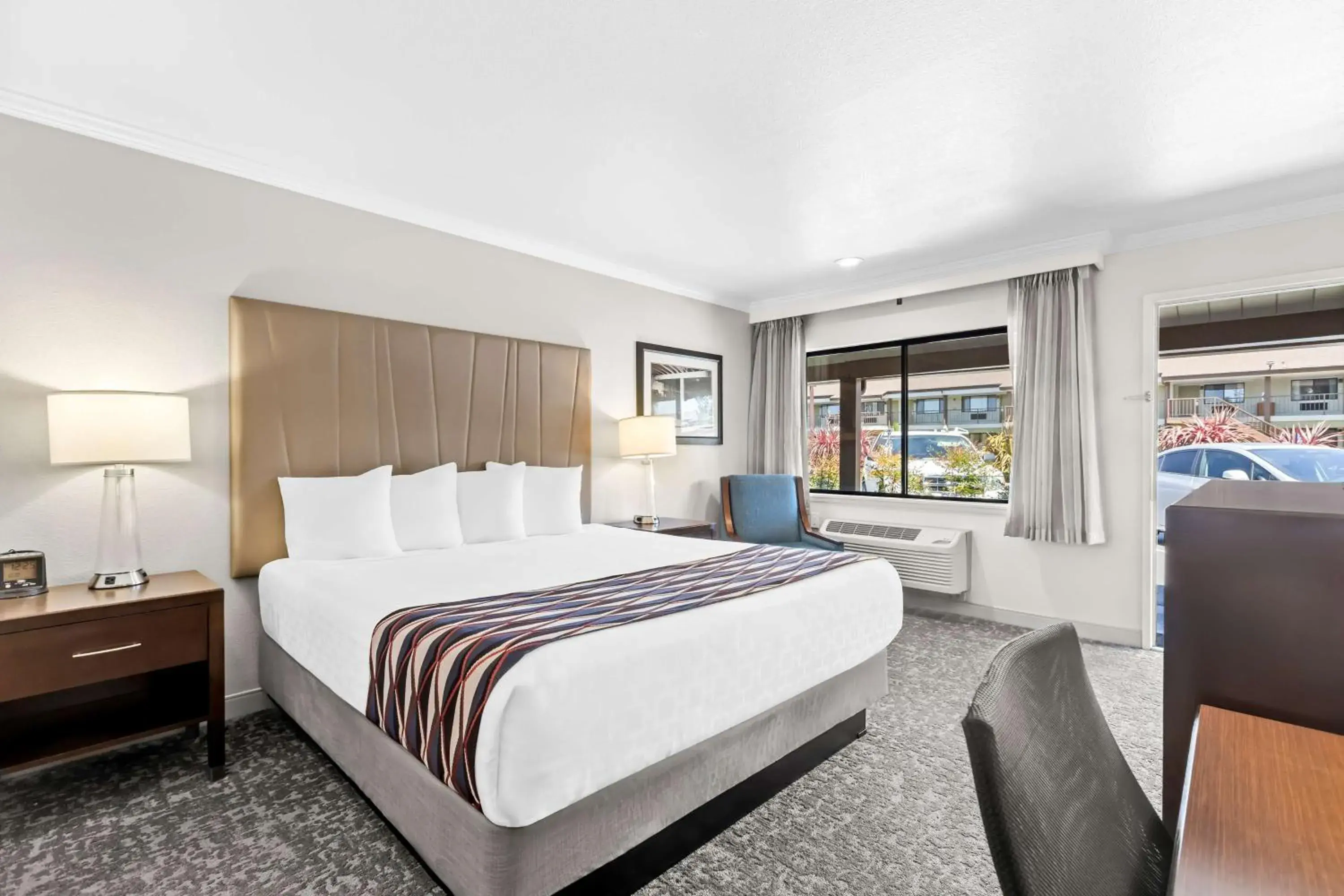 King Room with Bathtub - Disability Access/Non-Smoking in Best Western Garden Inn King Room with Bathtub - Disability Access/Non-Smoking in Best Western Garden Inn