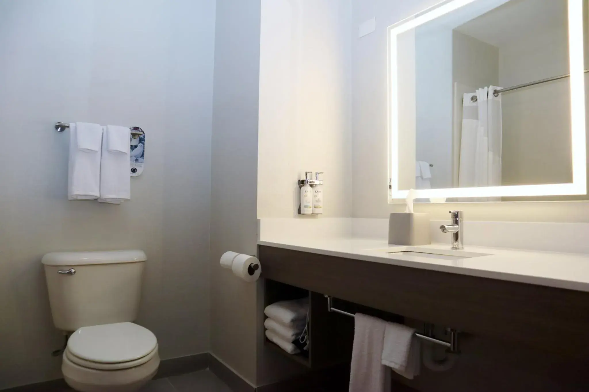 Standard Queen Room with Two Queen Beds in Holiday Inn Express Baton Rouge North by IHG Standard Queen Room with Two Queen Beds in Holiday Inn Express Baton Rouge North by IHG