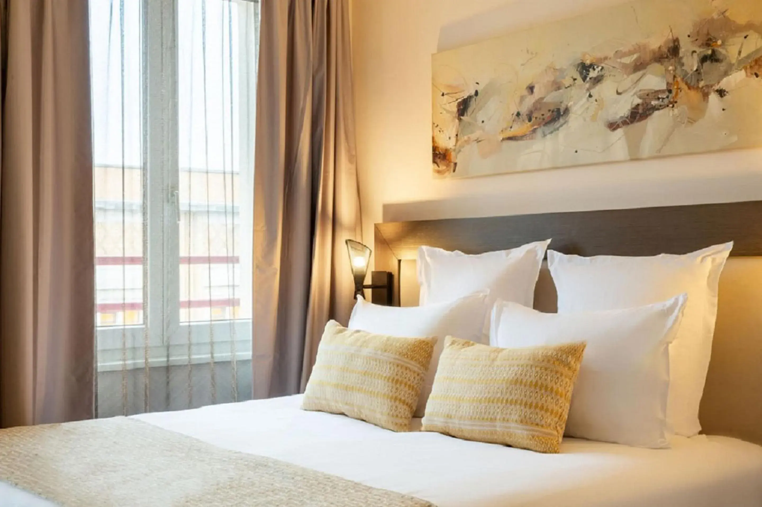 Comfort Queen Room - Non-Smoking in Best Western Plus Hôtel Belfort Centre Gare Comfort Queen Room - Non-Smoking in Best Western Plus Hôtel Belfort Centre Gare