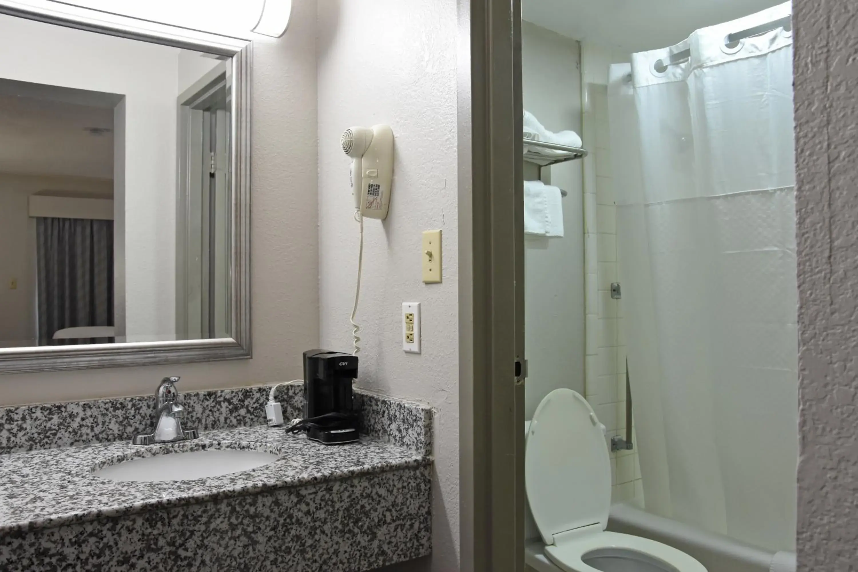 King Room - Non-Smoking in Days Inn by Wyndham Lebanon King Room - Non-Smoking in Days Inn by Wyndham Lebanon