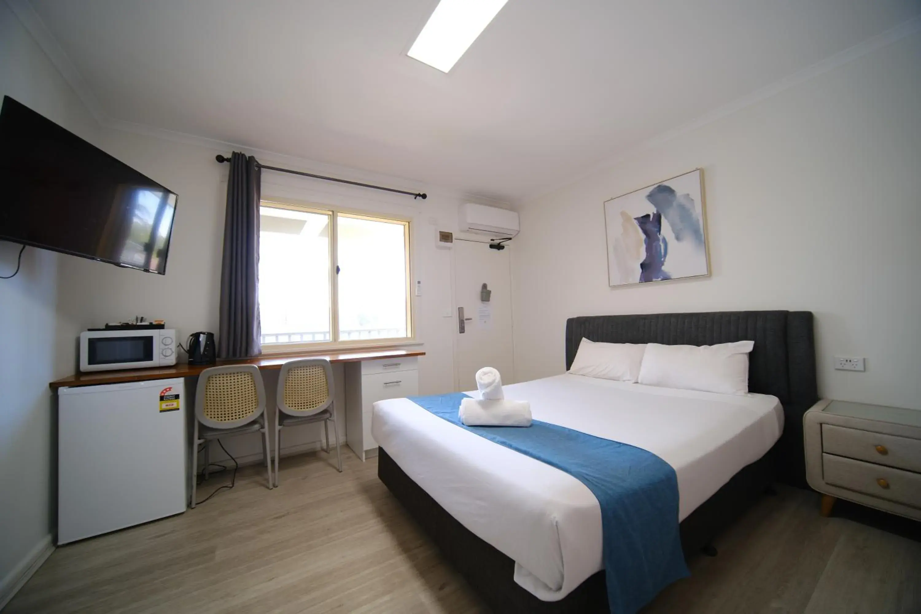 Queen Room with Bunk Bed - Pet Friendly in Golf Place Inn Wollongong Queen Room with Bunk Bed - Pet Friendly in Golf Place Inn Wollongong