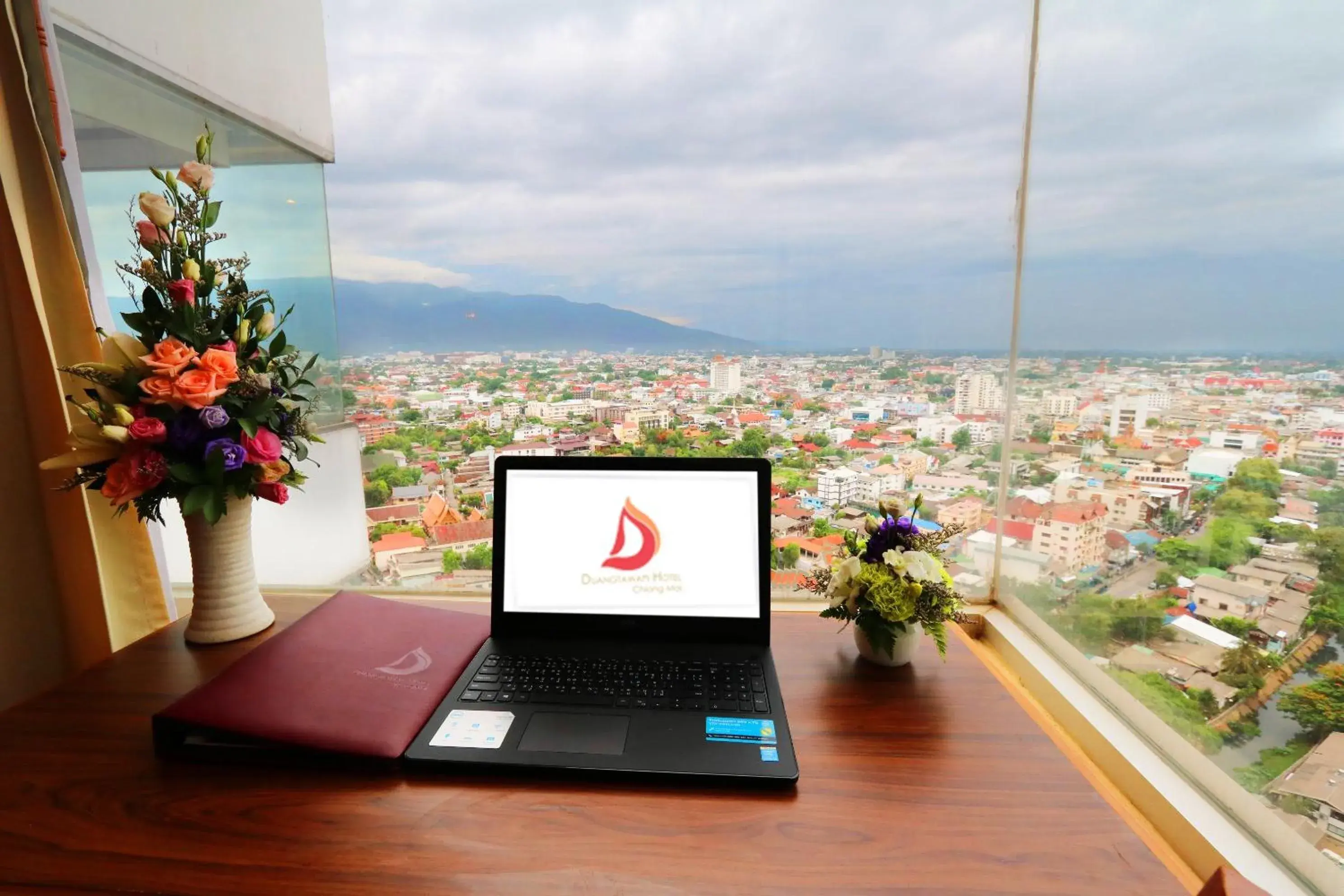 Deluxe Double Room with breakfast in Duangtawan Hotel Chiang Mai Deluxe Double Room with breakfast in Duangtawan Hotel Chiang Mai