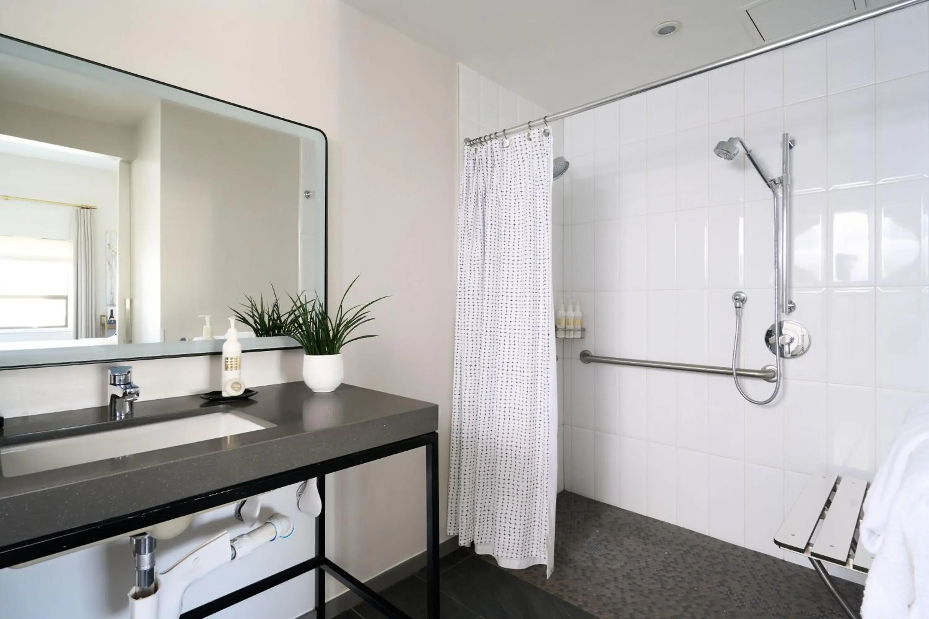 Queen Accessible in Heathman Hotel Queen Accessible in Heathman Hotel