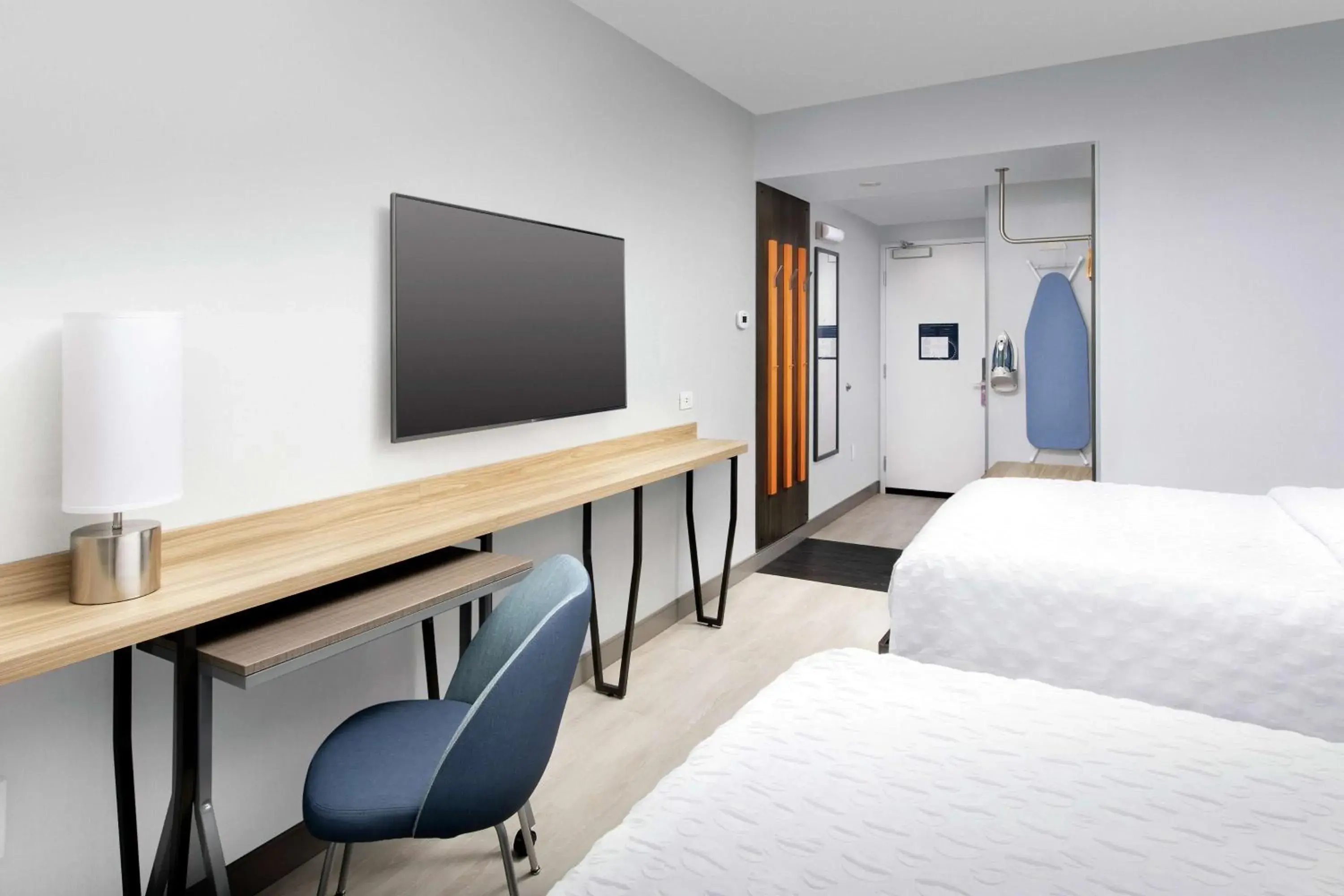 Queen Room with Two Queen Beds - Hearing Access in Tru By Hilton Louisville East Ky Queen Room with Two Queen Beds - Hearing Access in Tru By Hilton Louisville East Ky