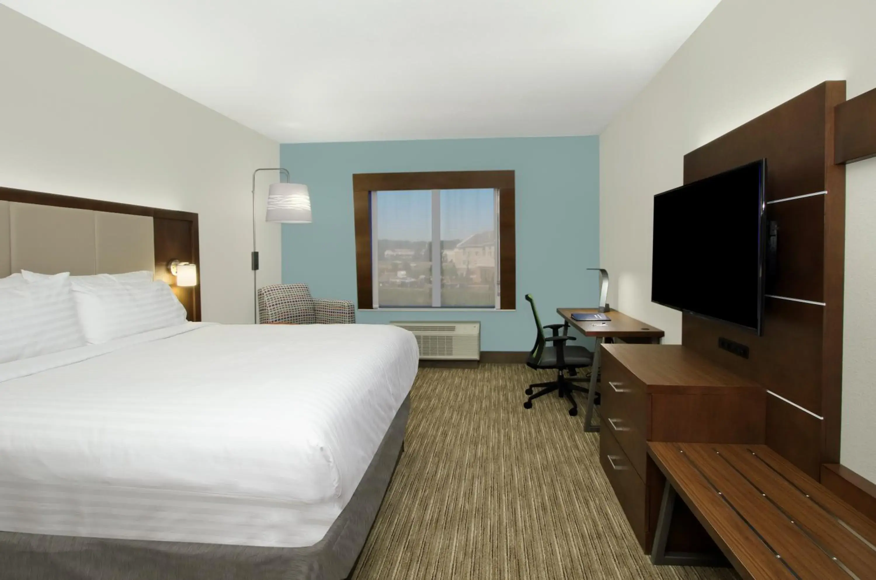 Standard King Room in Holiday Inn Express & Suites Columbus North by IHG Standard King Room in Holiday Inn Express & Suites Columbus North by IHG