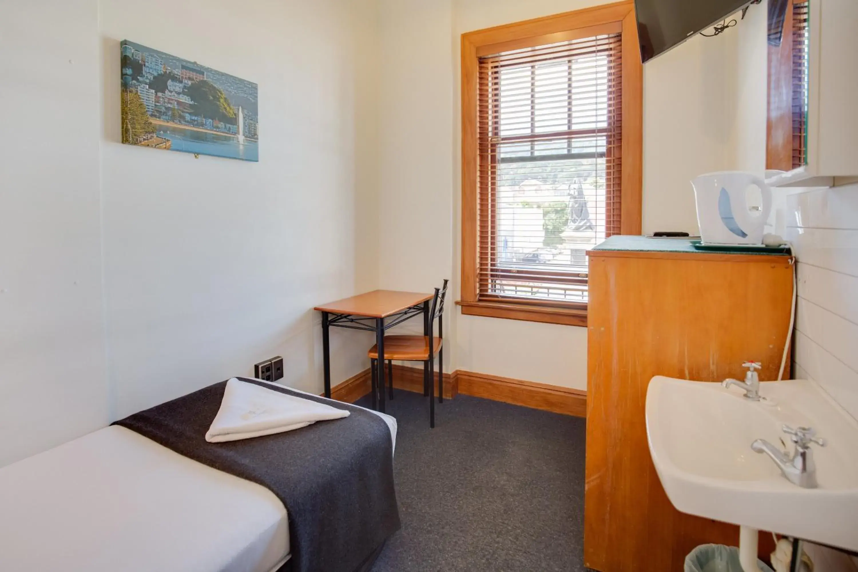 Standard Single Room in The Cambridge Hotel & Backpackers Standard Single Room in The Cambridge Hotel & Backpackers