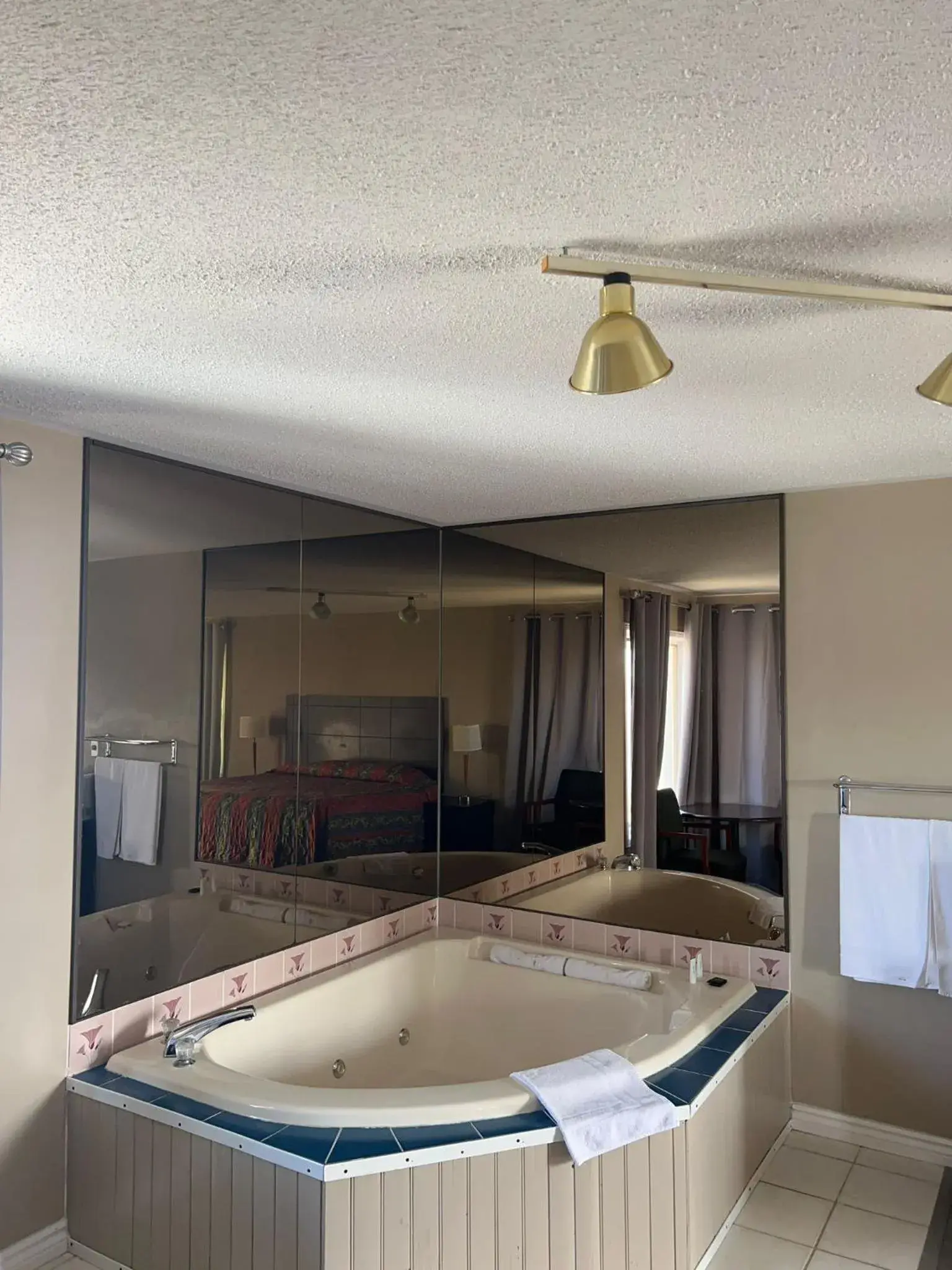 King Room with Spa Bath in Seven Oakes Motel King Room with Spa Bath in Seven Oakes Motel