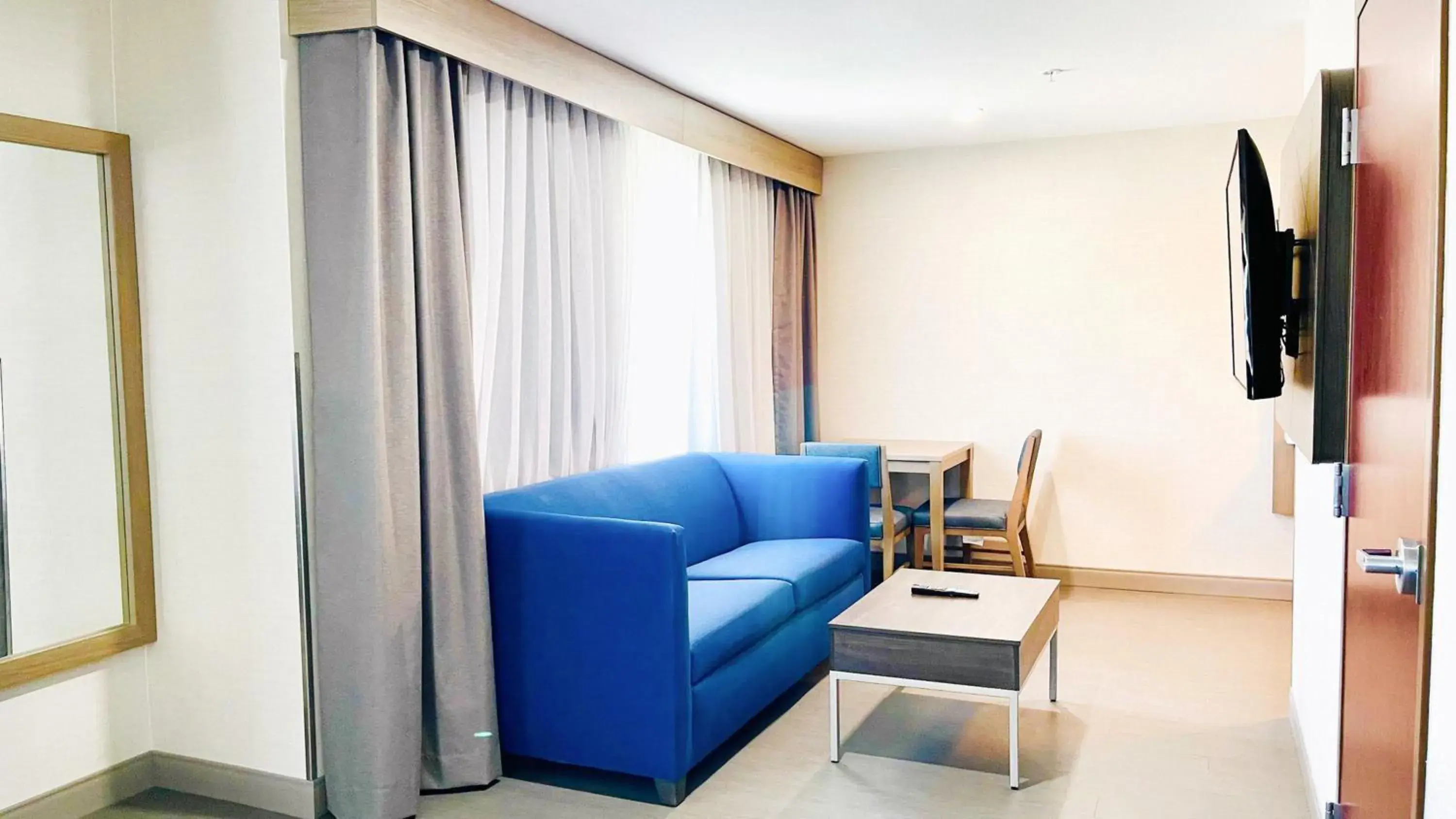 Queen Suite with Two Queen Beds and One Sofa Bed - Mountain View in Holiday Inn Express & Suites Frazier Park by IHG Queen Suite with Two Queen Beds and One Sofa Bed - Mountain View in Holiday Inn Express & Suites Frazier Park by IHG