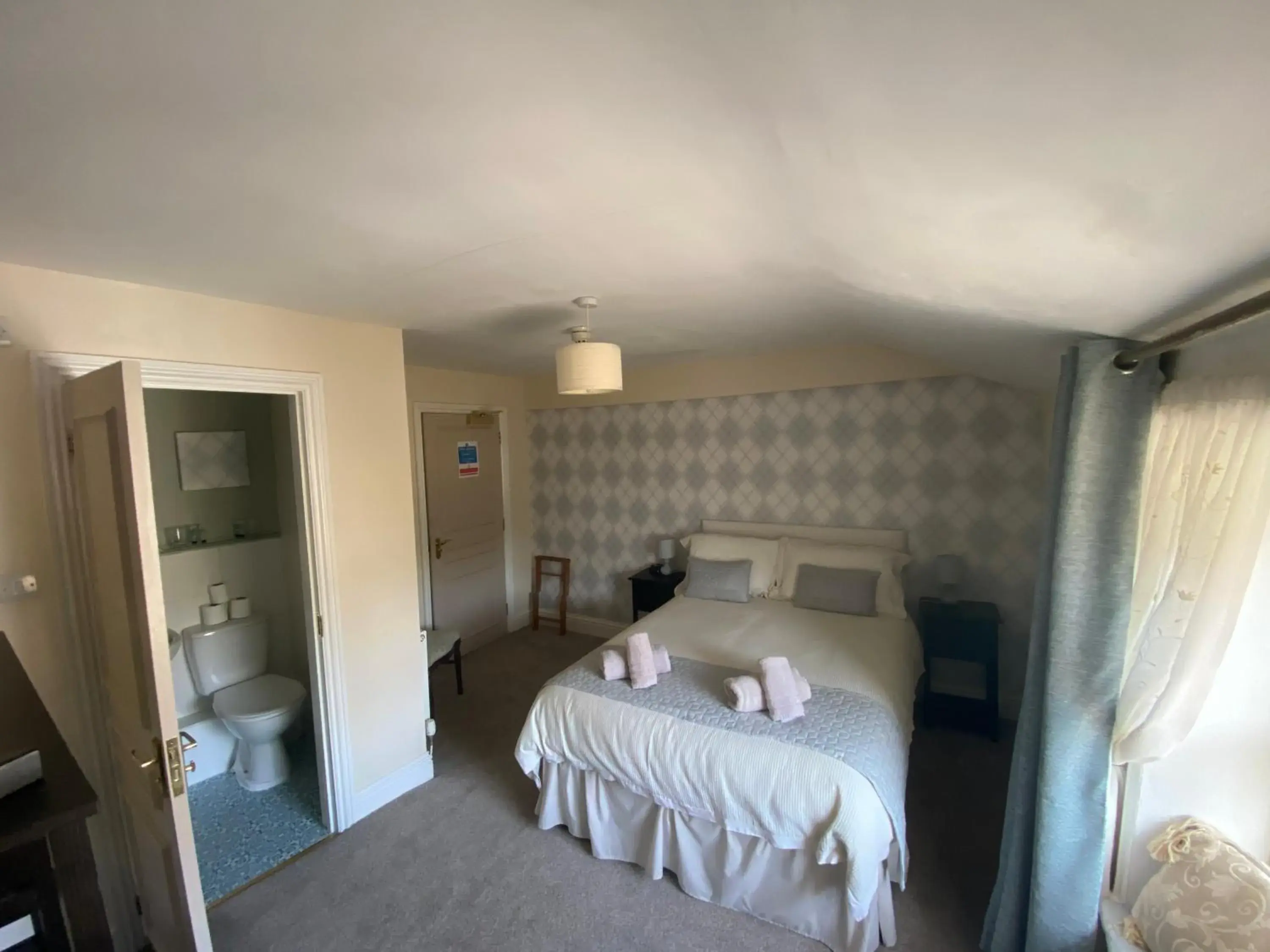 Double Room with Private Bathroom - single occupancy in The Queens Double Room with Private Bathroom - single occupancy in The Queens