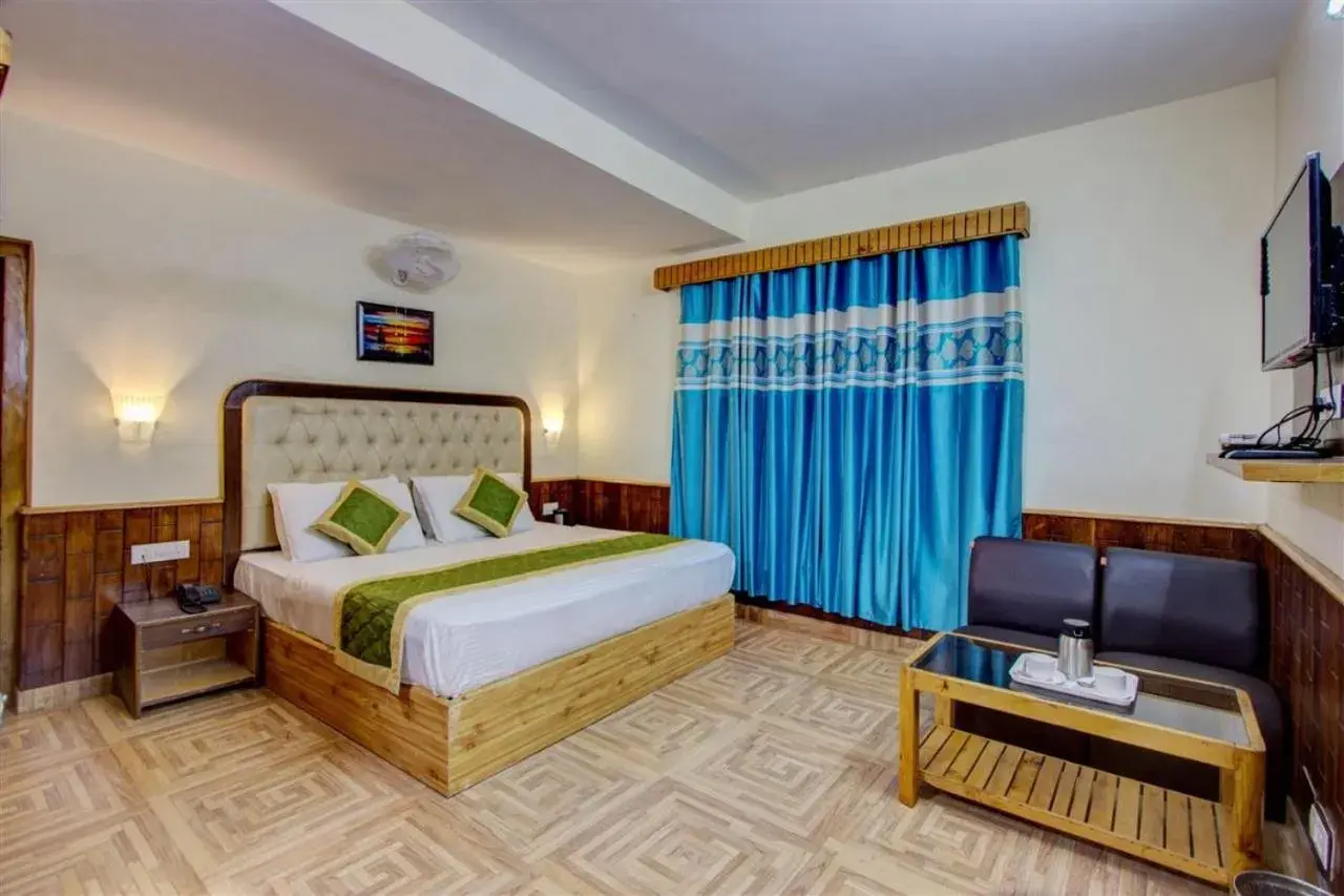 Budget Double Room in Hotel Samiru Manali Budget Double Room in Hotel Samiru Manali