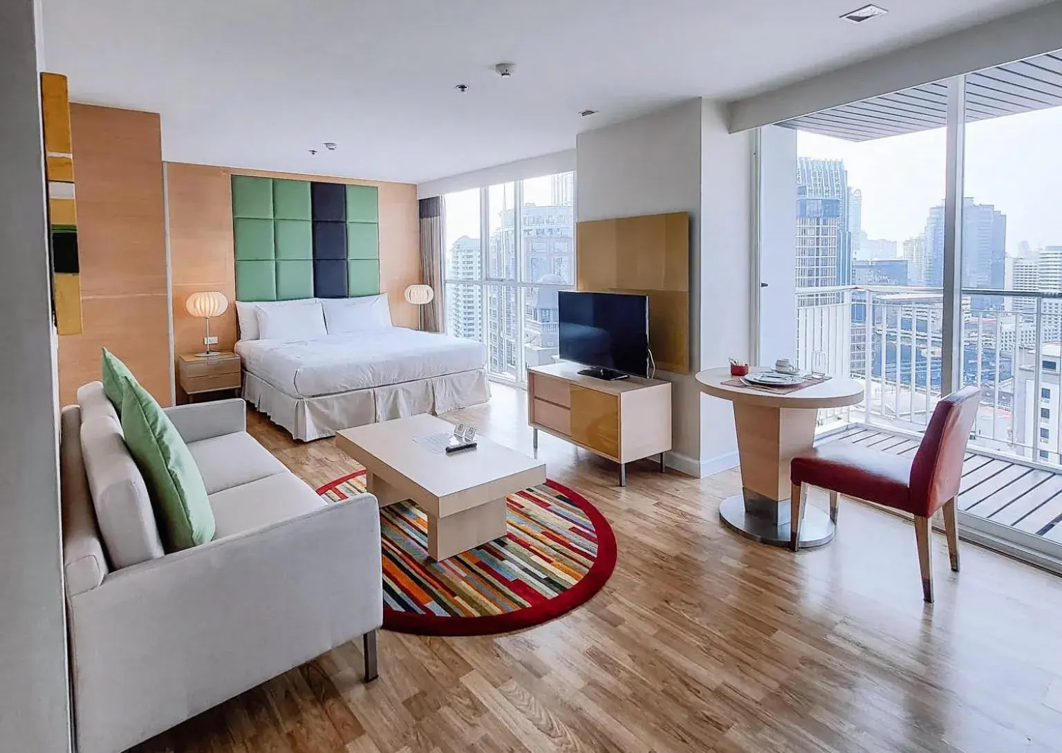 Studio with Balcony in Urbana Langsuan Hotel Studio with Balcony in Urbana Langsuan Hotel