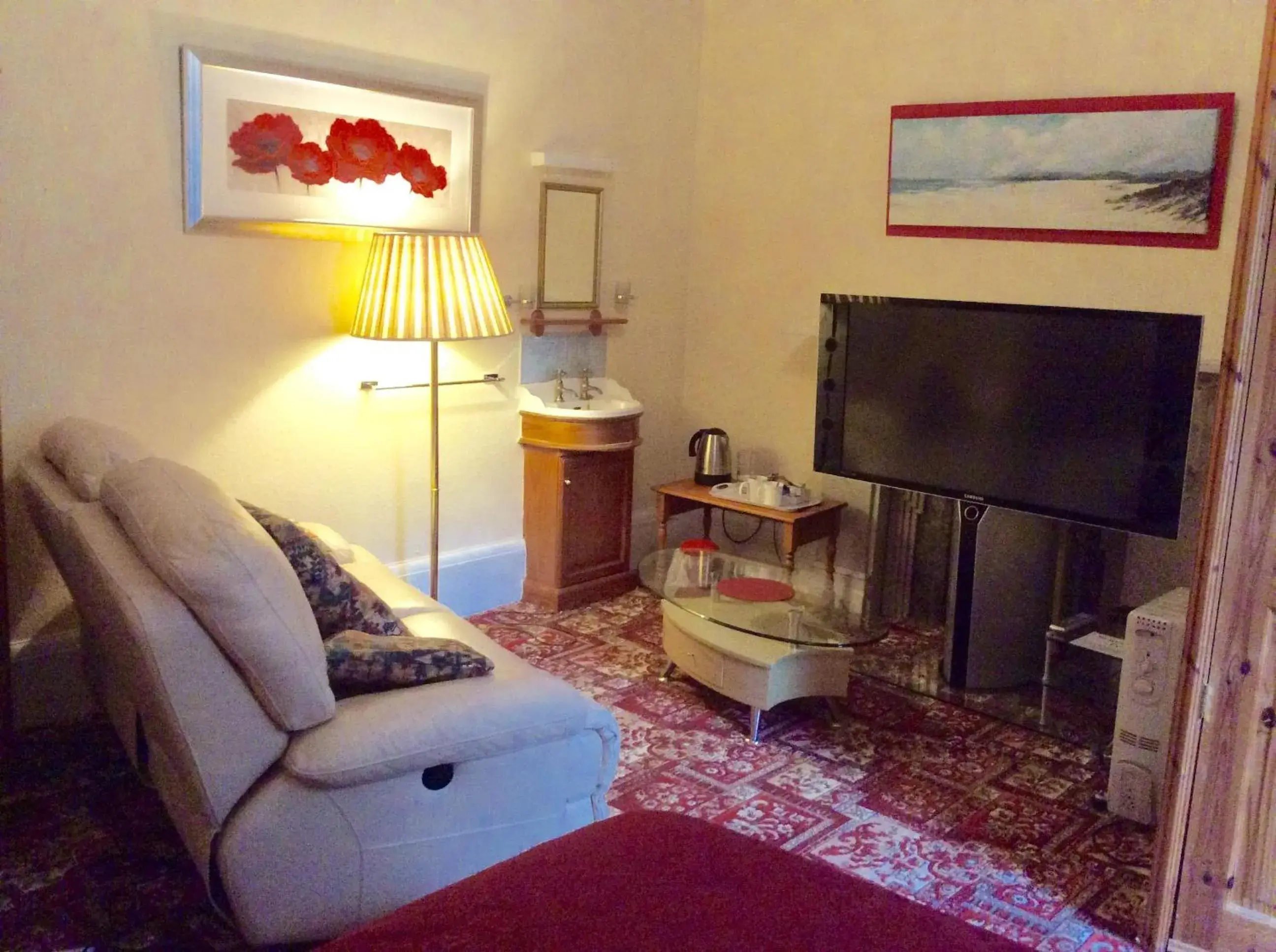 Deluxe King Room in Cavell House Bed and Breakfast Deluxe King Room in Cavell House Bed and Breakfast