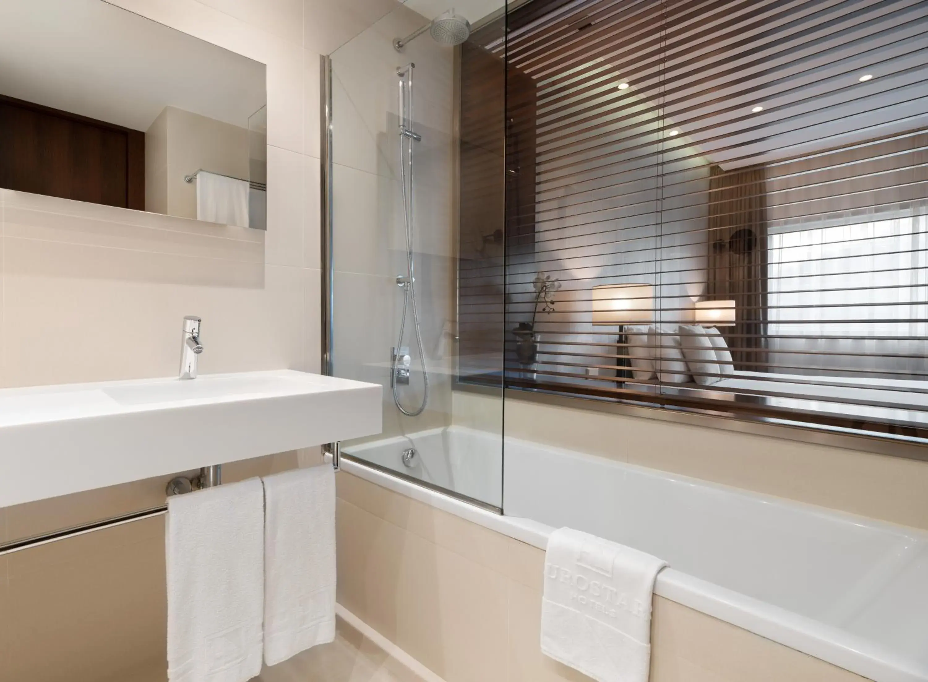 Double Room with Extra Bed in Eurostars Mar de Vigo Double Room with Extra Bed in Eurostars Mar de Vigo