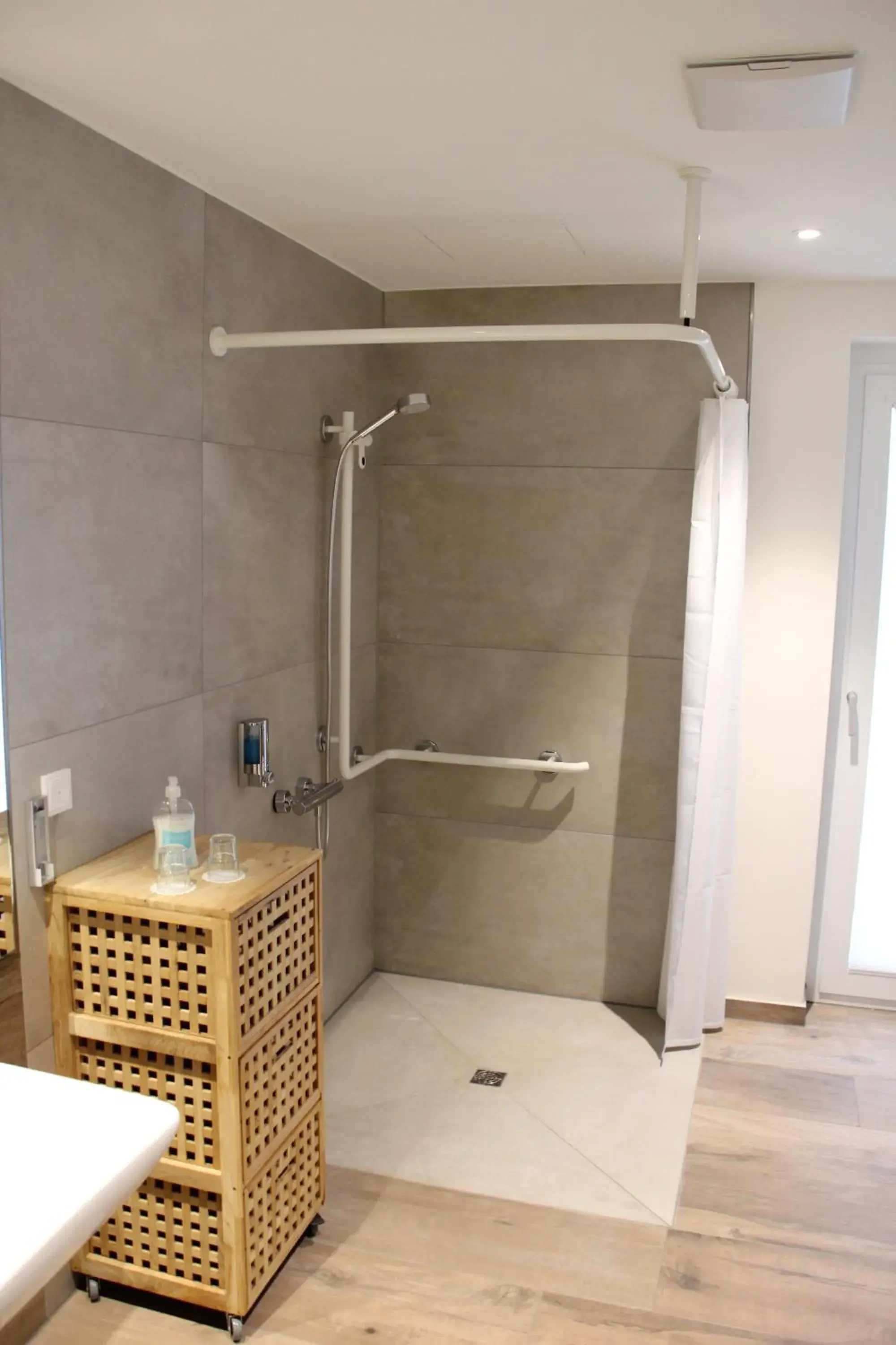 Double Room - single occupancy - Disability Access in Hotel Weinhaus Möhle Double Room - single occupancy - Disability Access in Hotel Weinhaus Möhle