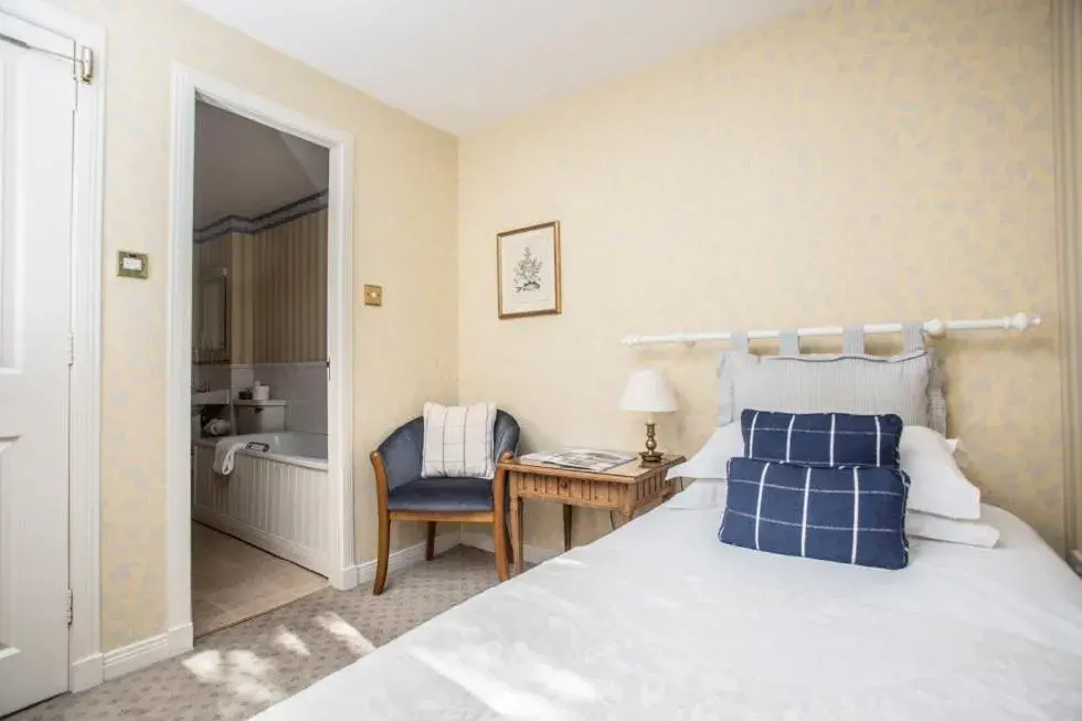 Single Room in Tigh an Eilean Hotel Single Room in Tigh an Eilean Hotel