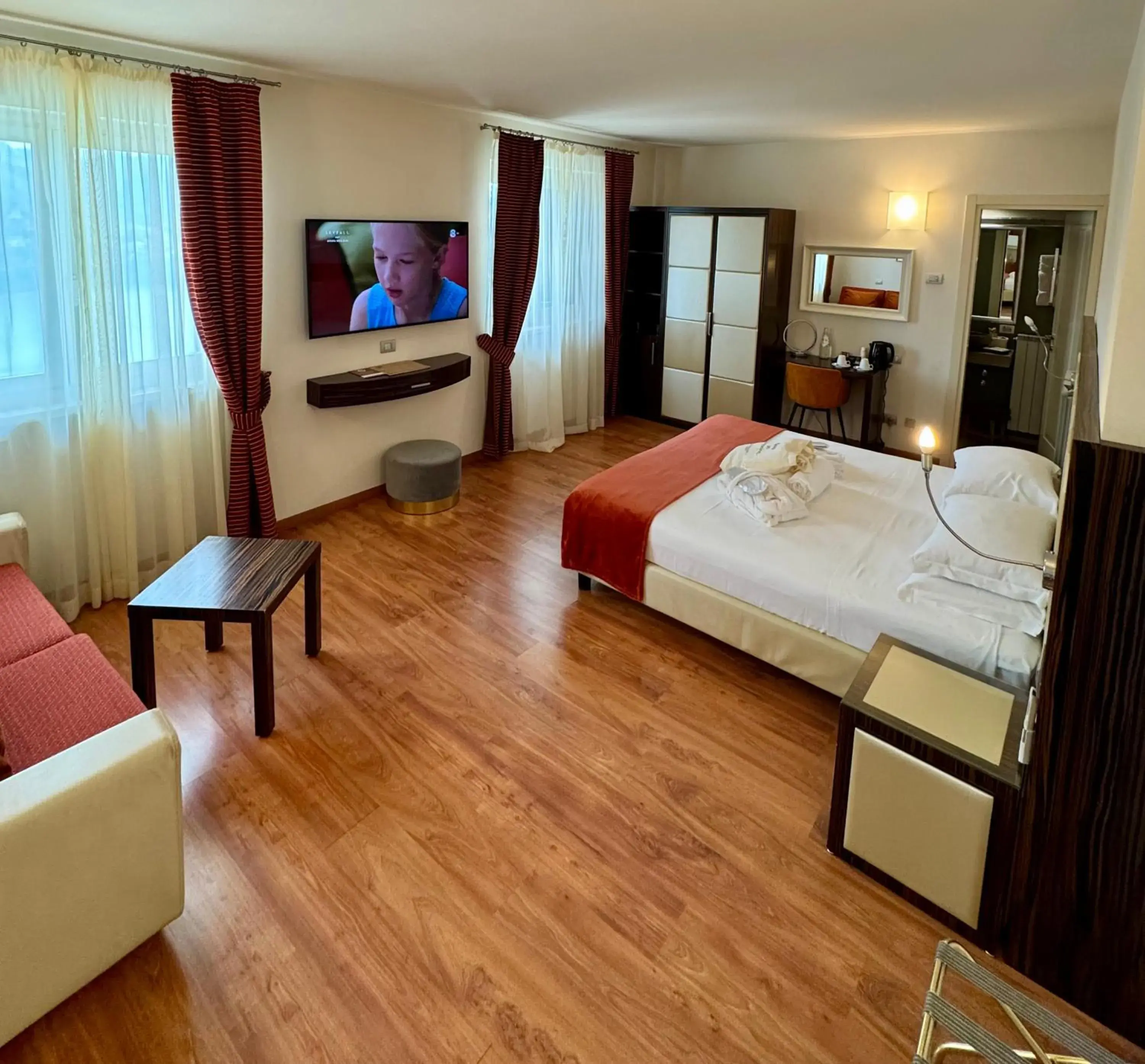 Junior Suite with Lake View in Esprit D'Hotel Panoramico Junior Suite with Lake View in Esprit D'Hotel Panoramico