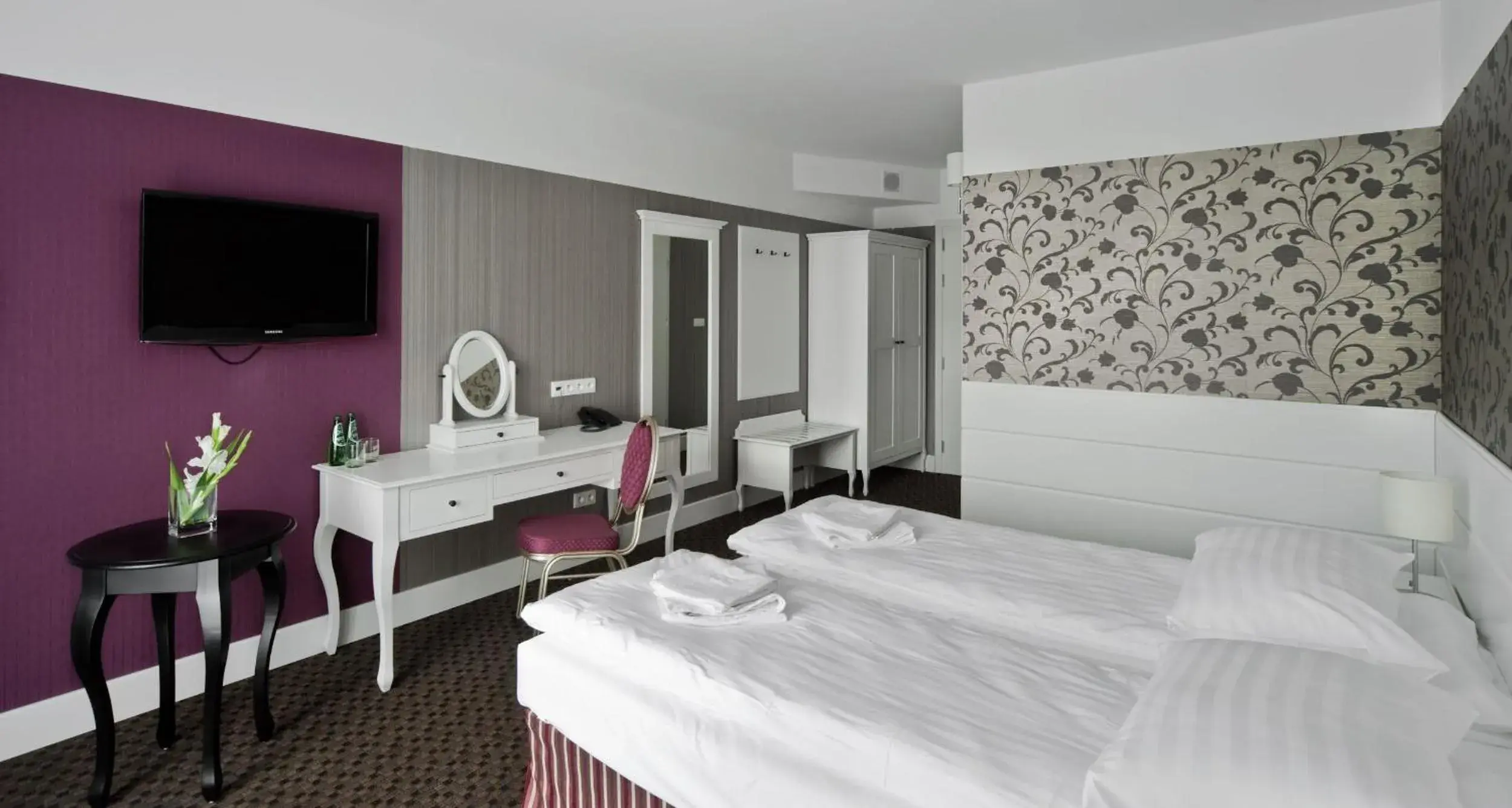 Double Room with Balcony in Hotel Lamberton Double Room with Balcony in Hotel Lamberton