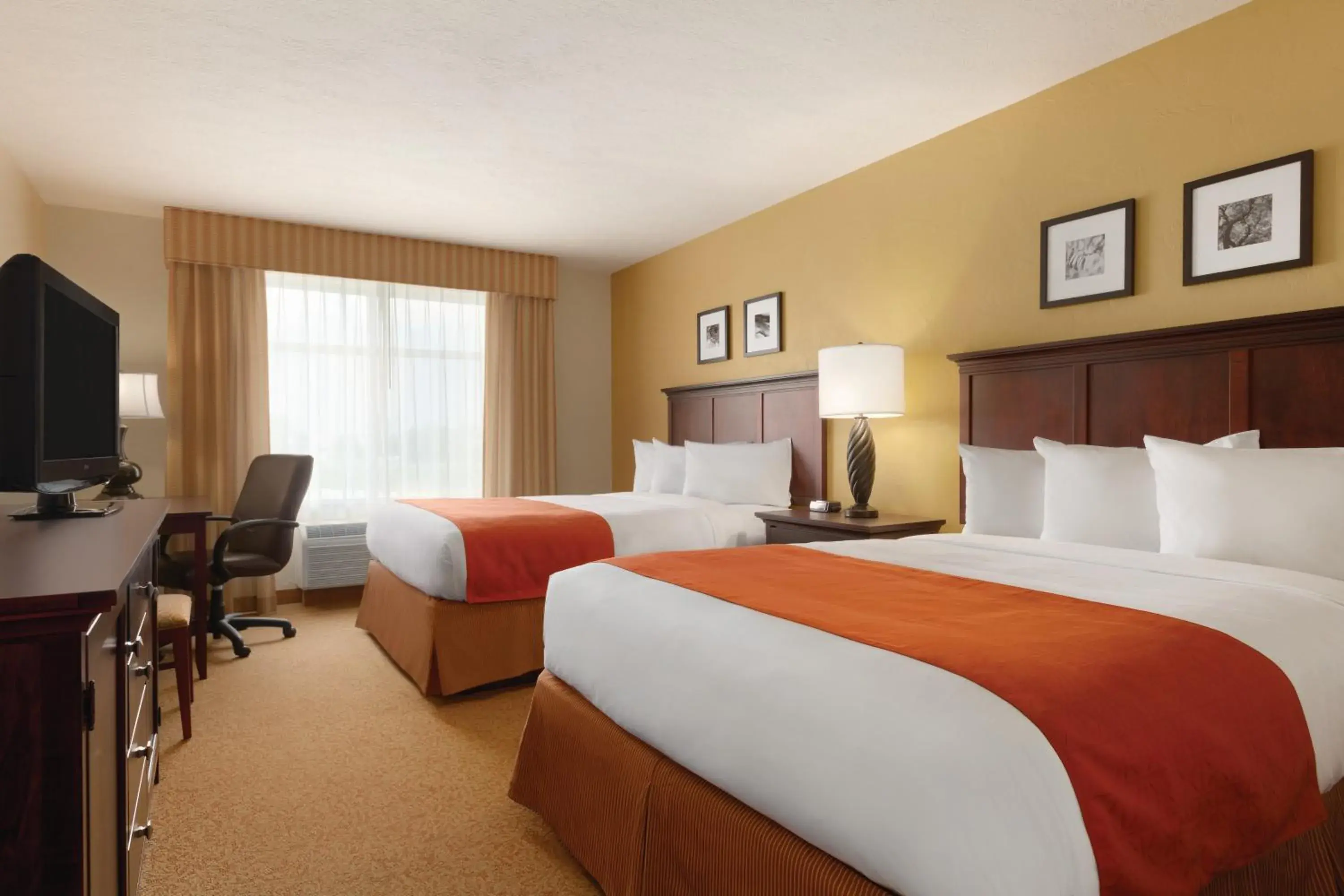 Queen Room with Two Queen Beds in Country Inn & Suites by Radisson, Knoxville at Cedar Bluff, TN Queen Room with Two Queen Beds in Country Inn & Suites by Radisson, Knoxville at Cedar Bluff, TN