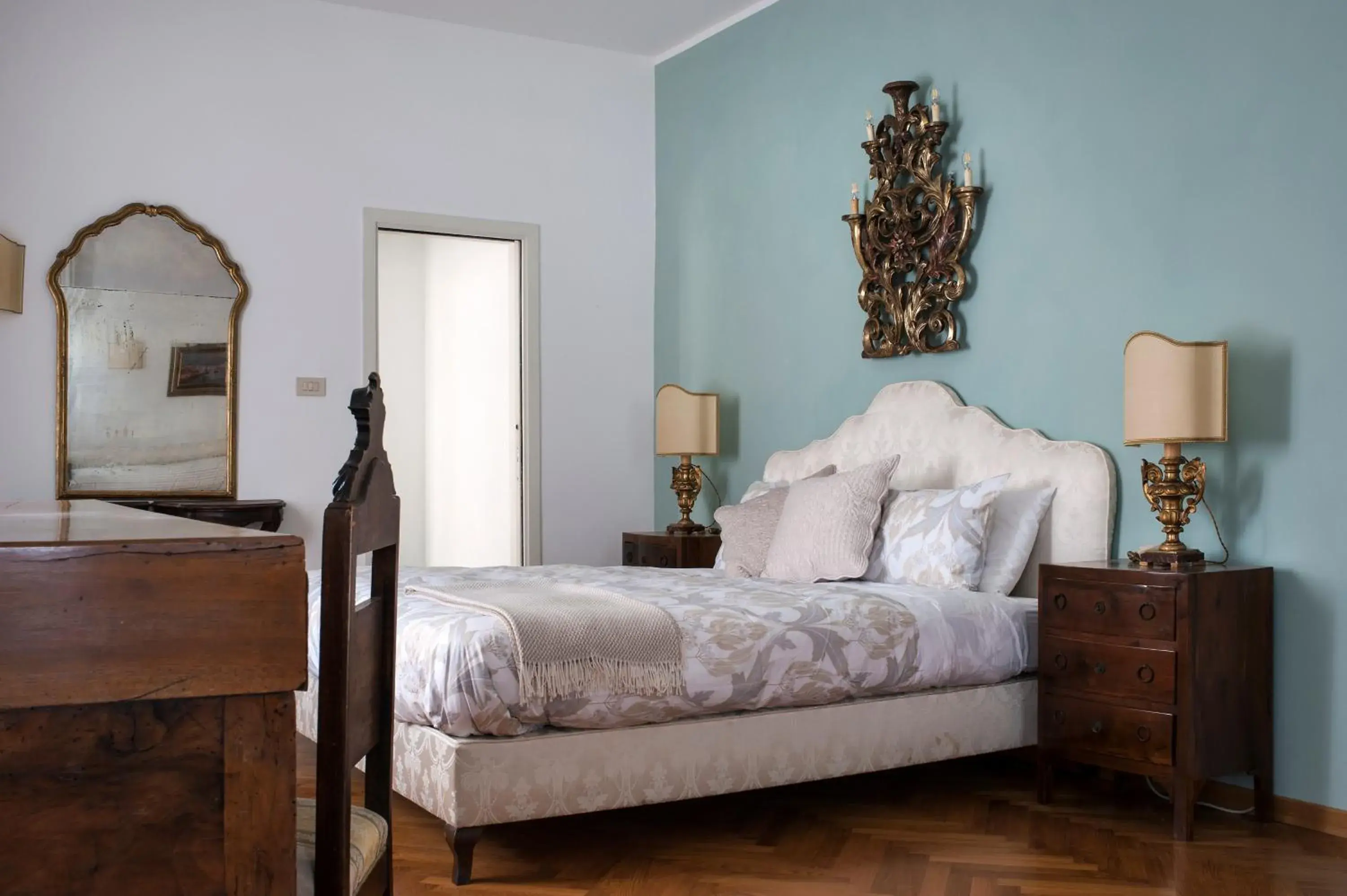 Deluxe Room (2 Adults + 1 Child) in Casa Lunia Guesthouse Deluxe Room (2 Adults + 1 Child) in Casa Lunia Guesthouse