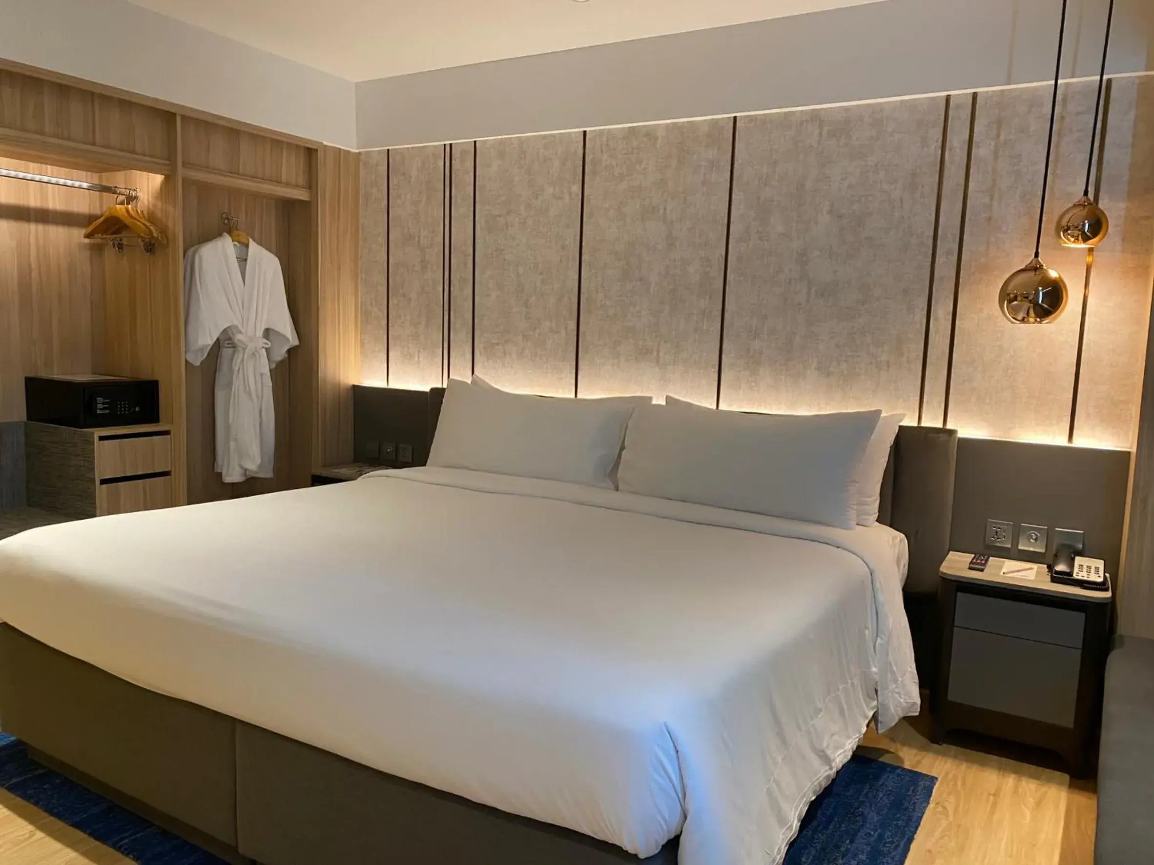 Junior Suite Room in Miracle Grand Convention Hotel Junior Suite Room in Miracle Grand Convention Hotel