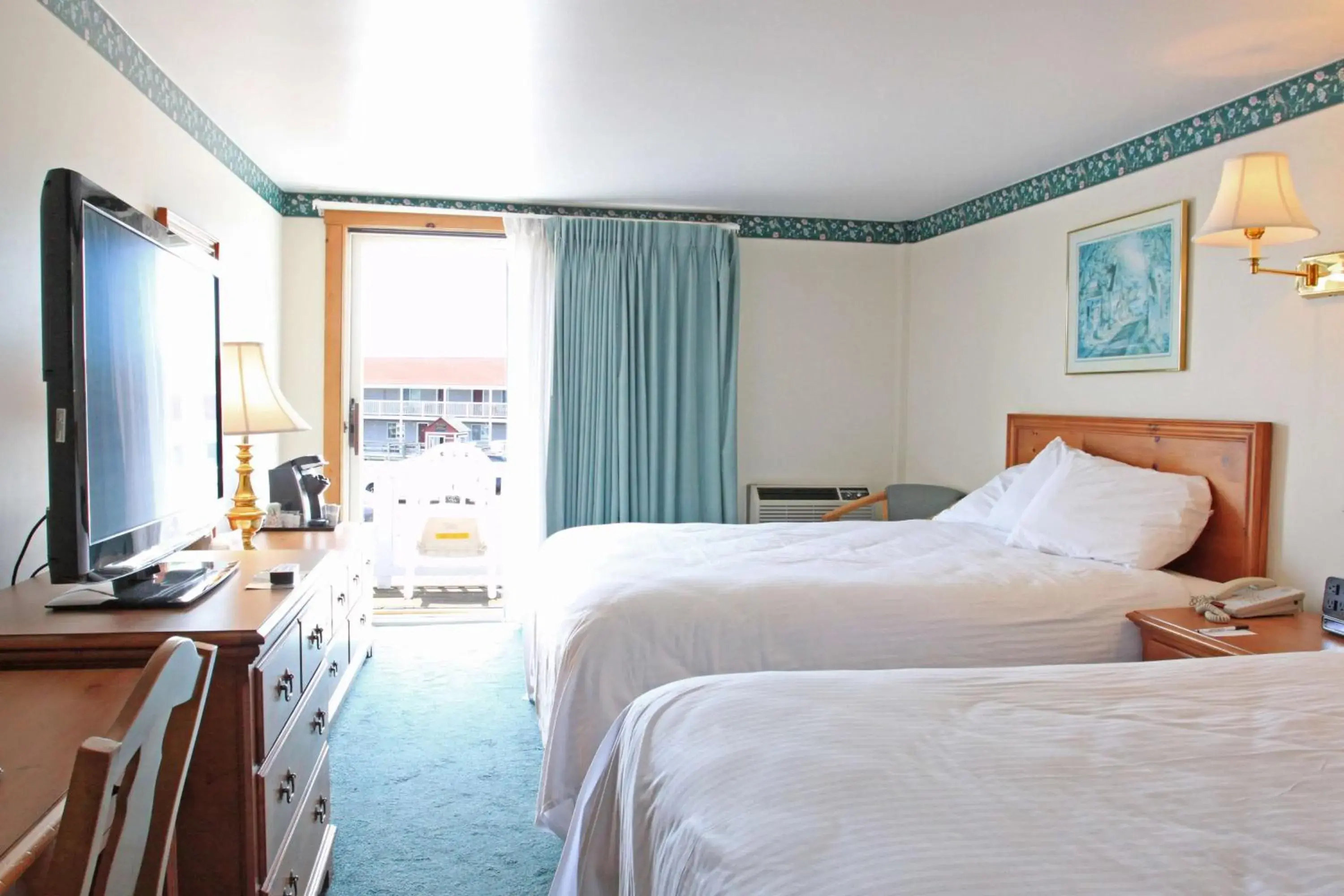 Two Queens Wharf Pier in Tugboat Inn Two Queens Wharf Pier in Tugboat Inn