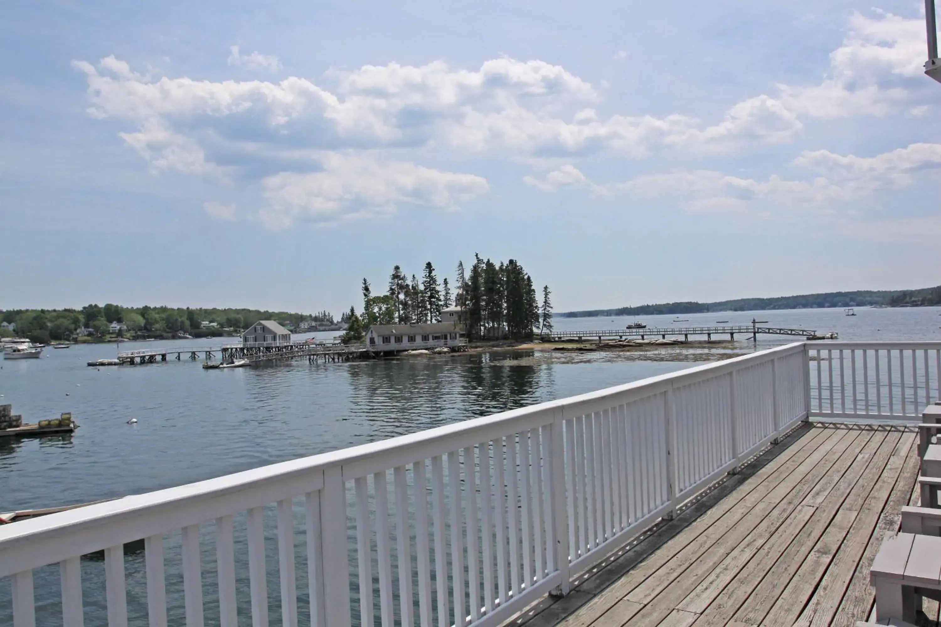 One Queen Tugboat, 2nd Level in Tugboat Inn One Queen Tugboat, 2nd Level in Tugboat Inn