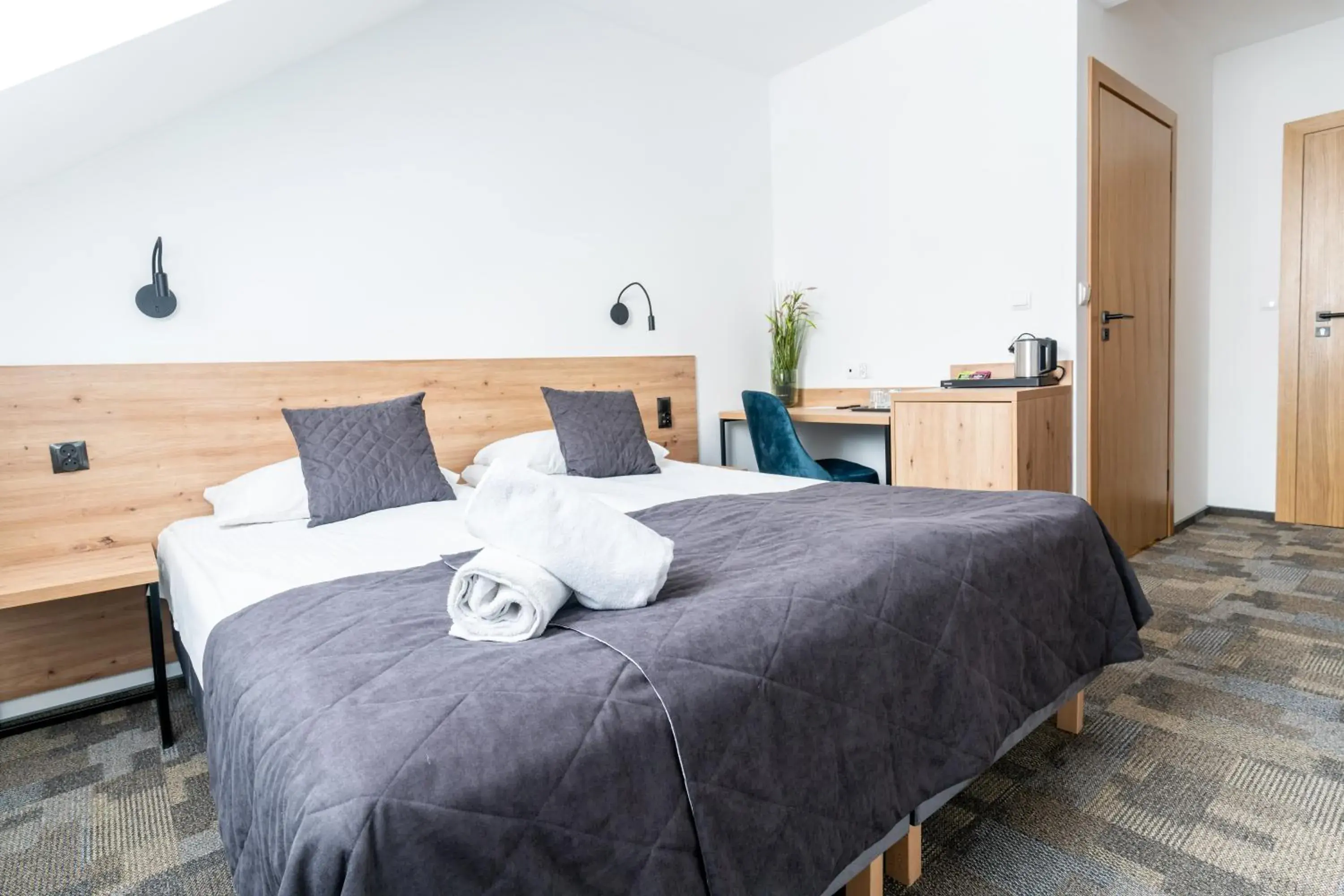 Double Room with Lake View in Pirat Hotel & SPA-hotel z basenem Double Room with Lake View in Pirat Hotel & SPA-hotel z basenem