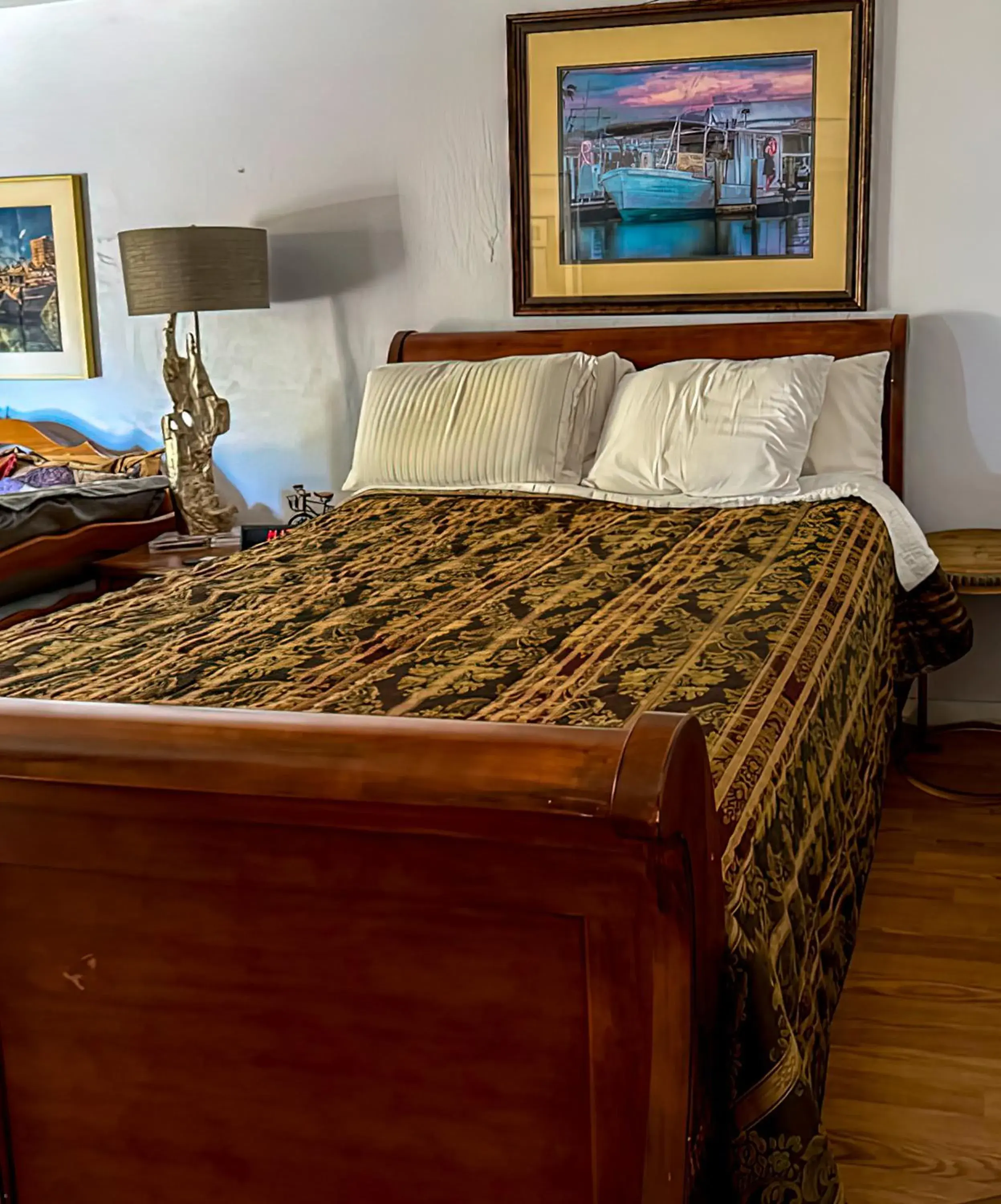 Deluxe Queen Studio - single occupancy in Cypress Fairway Village Deluxe Queen Studio - single occupancy in Cypress Fairway Village