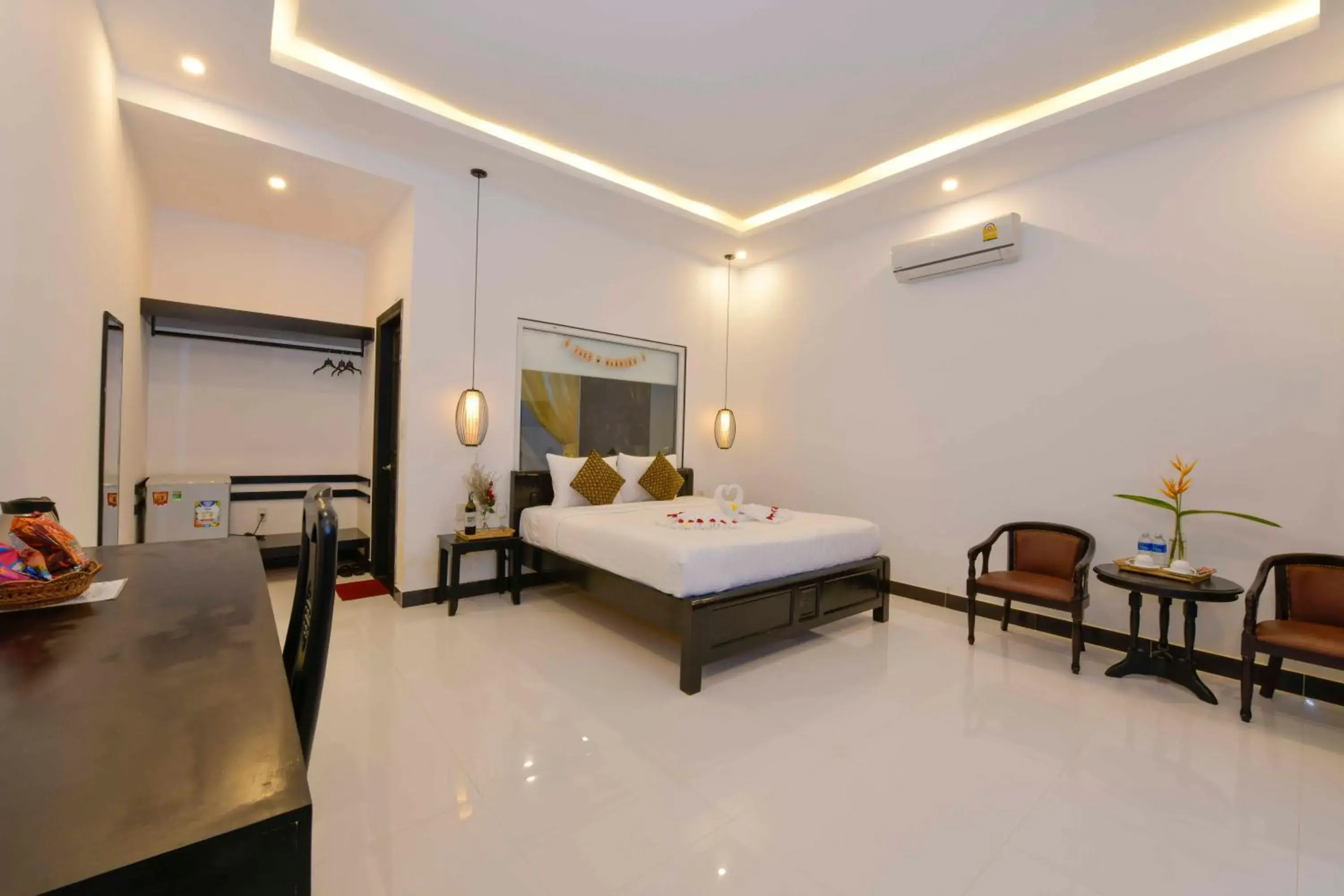 Deluxe Double Room with Pool View in Hoi An Sunny Pool Villa Deluxe Double Room with Pool View in Hoi An Sunny Pool Villa