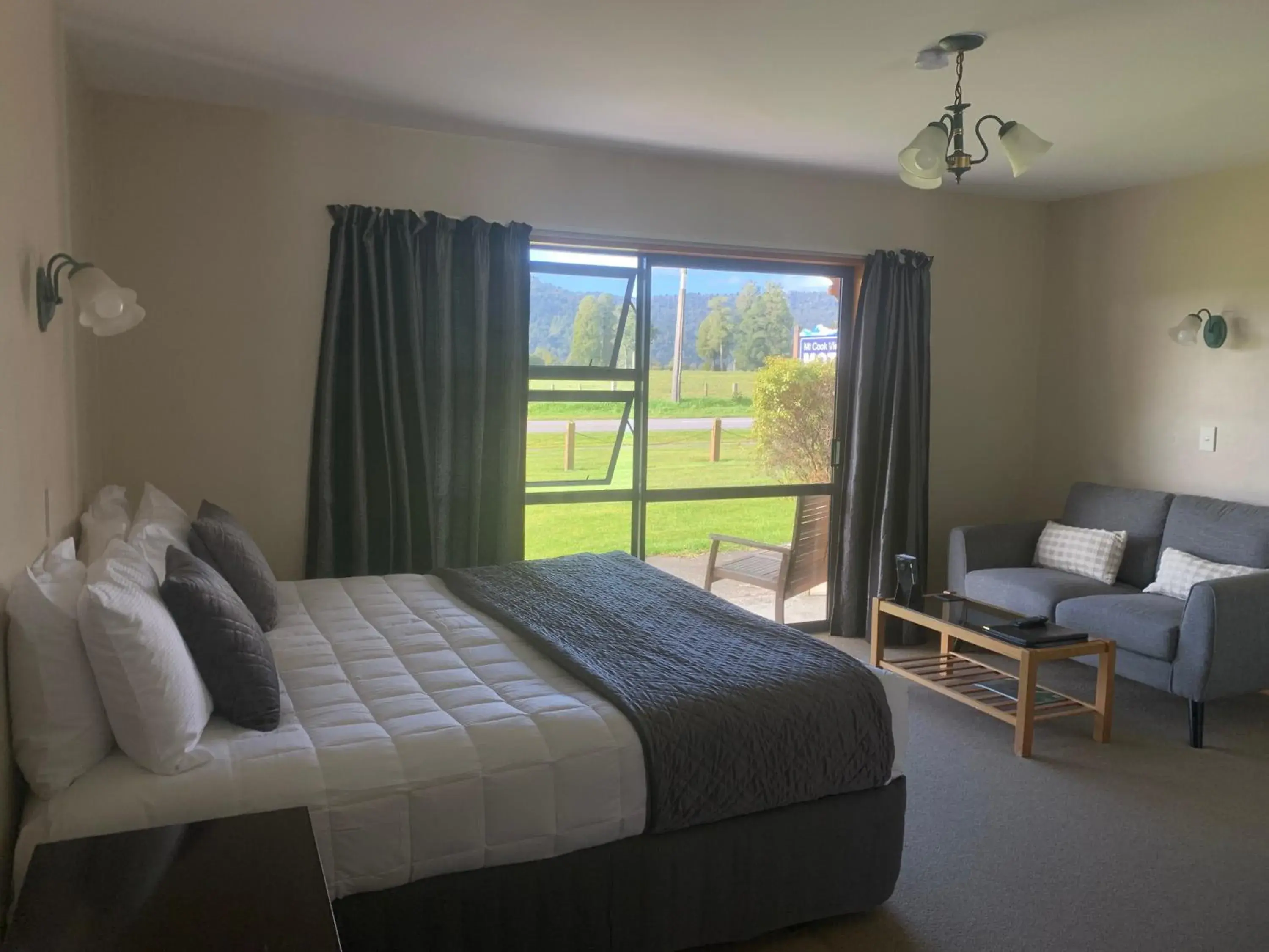 King Room in Mt Cook View Motel - Fox Glacier King Room in Mt Cook View Motel - Fox Glacier
