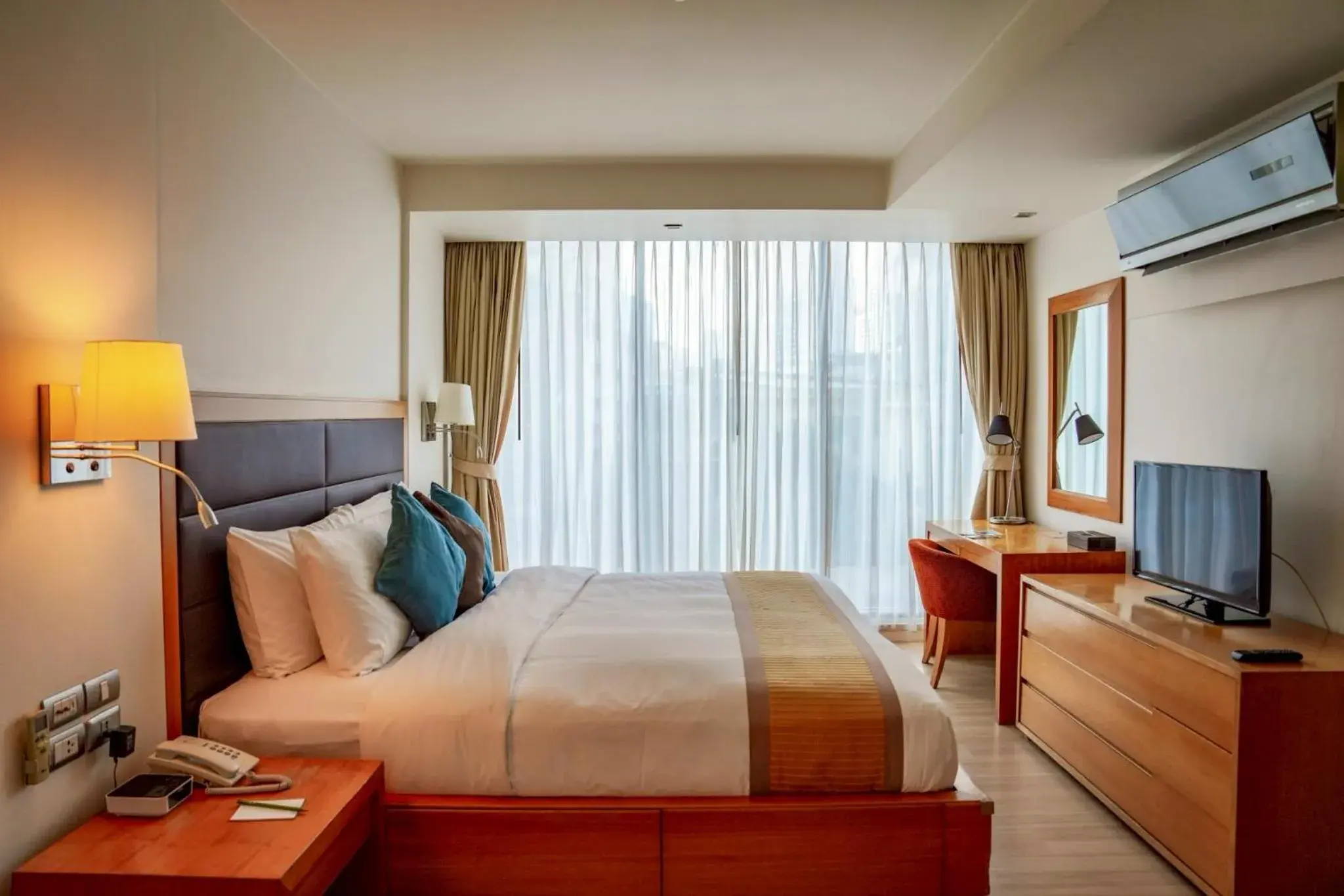 Apartment with Balcony in Oakwood Residence Sukhumvit 24 Bangkok Apartment with Balcony in Oakwood Residence Sukhumvit 24 Bangkok