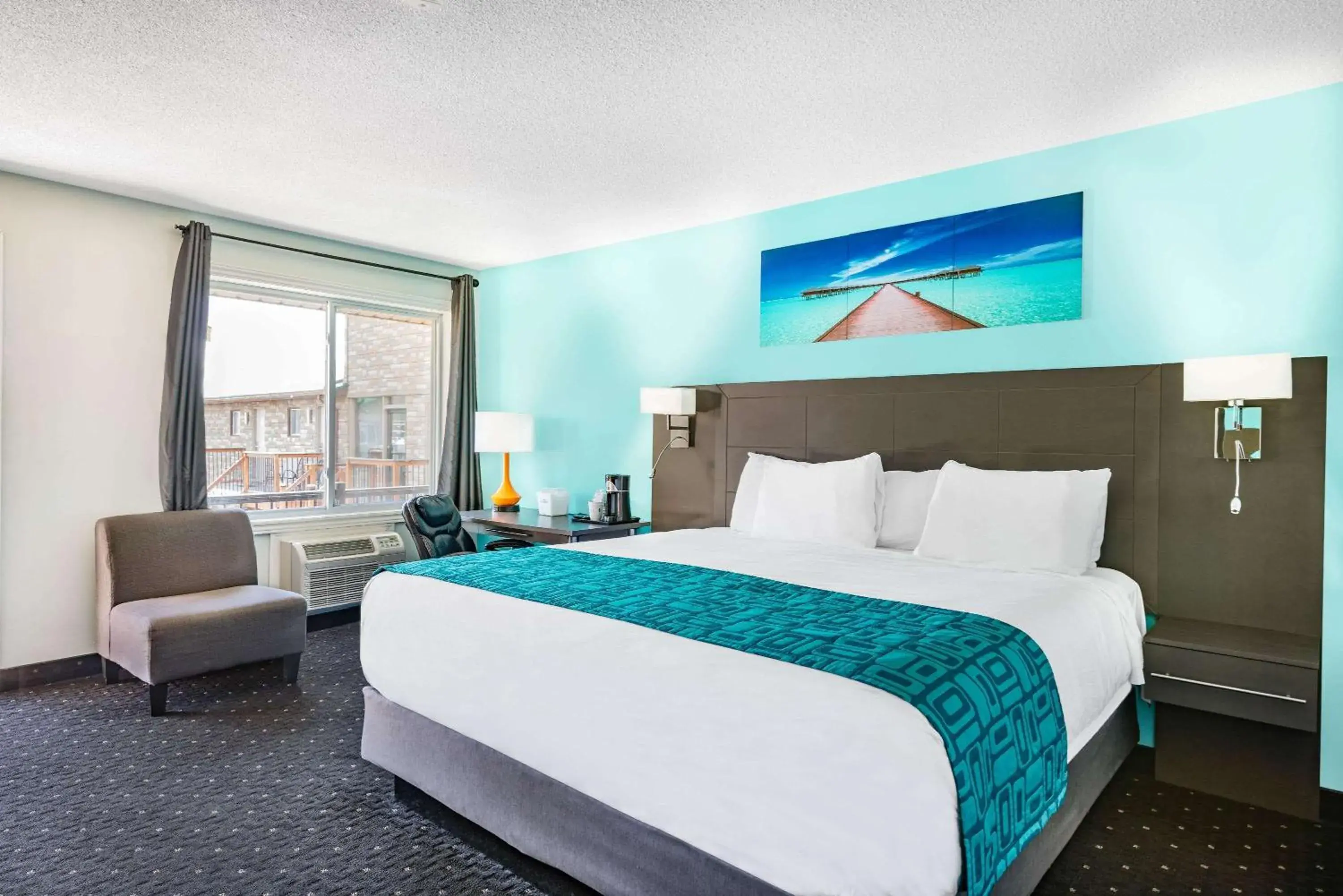 King Room- Non-Smoking in Howard Johnson by Wyndham Gananoque King Room- Non-Smoking in Howard Johnson by Wyndham Gananoque