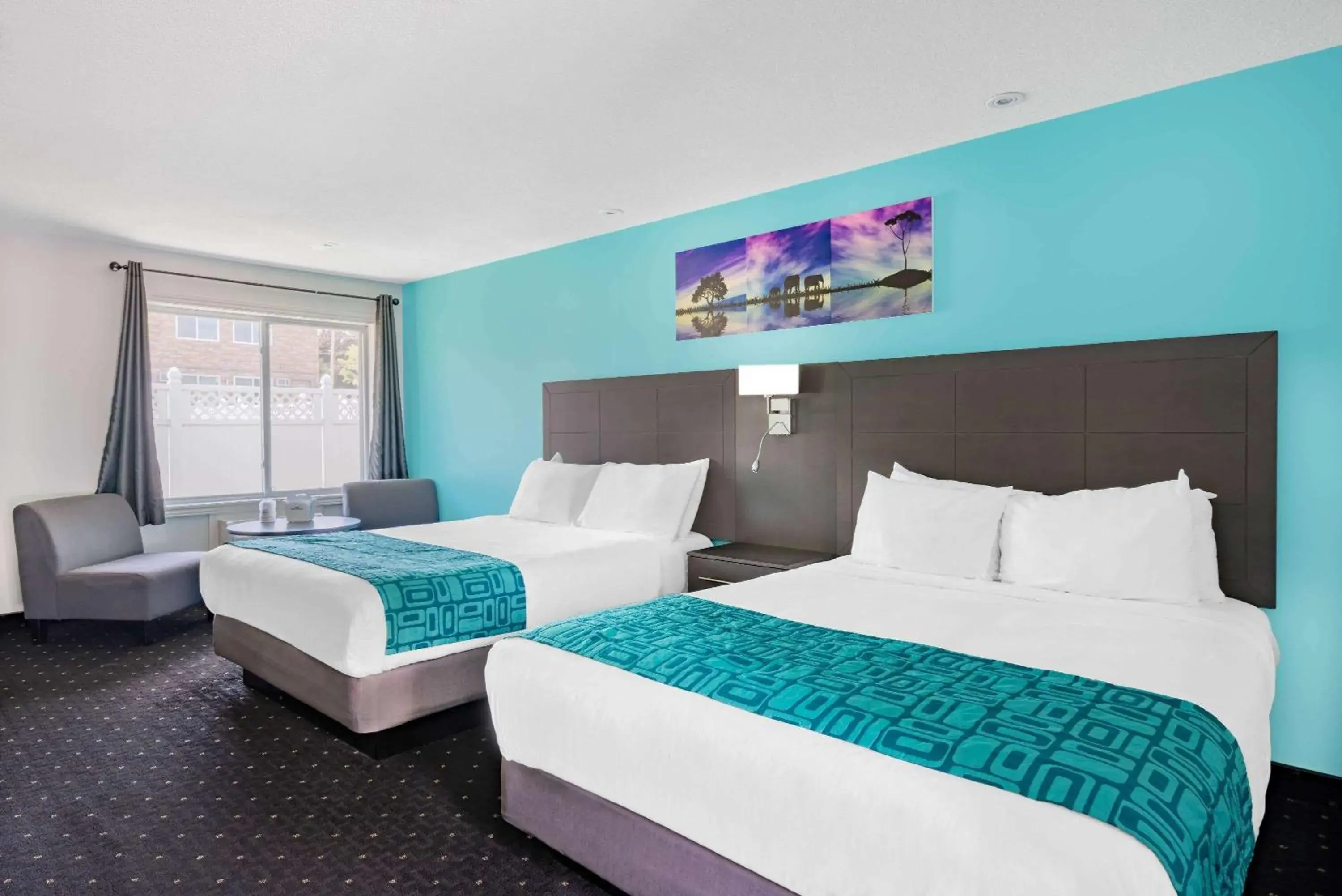 Queen Room with Two Queen Beds - Non-Smoking in Howard Johnson by Wyndham Gananoque Queen Room with Two Queen Beds - Non-Smoking in Howard Johnson by Wyndham Gananoque