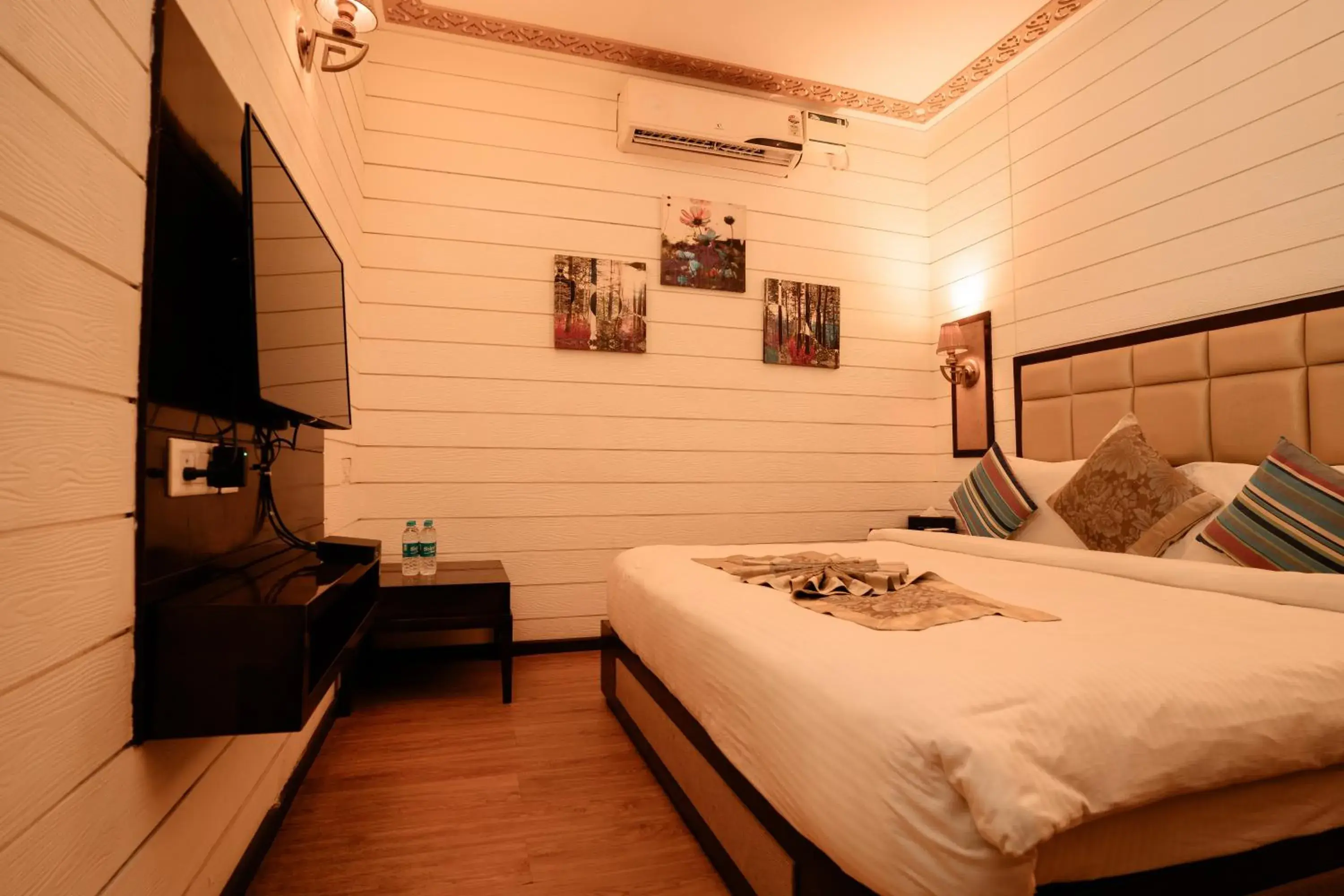 Superior Double Room with Pool View in Sinon Baga Retreat Superior Double Room with Pool View in Sinon Baga Retreat